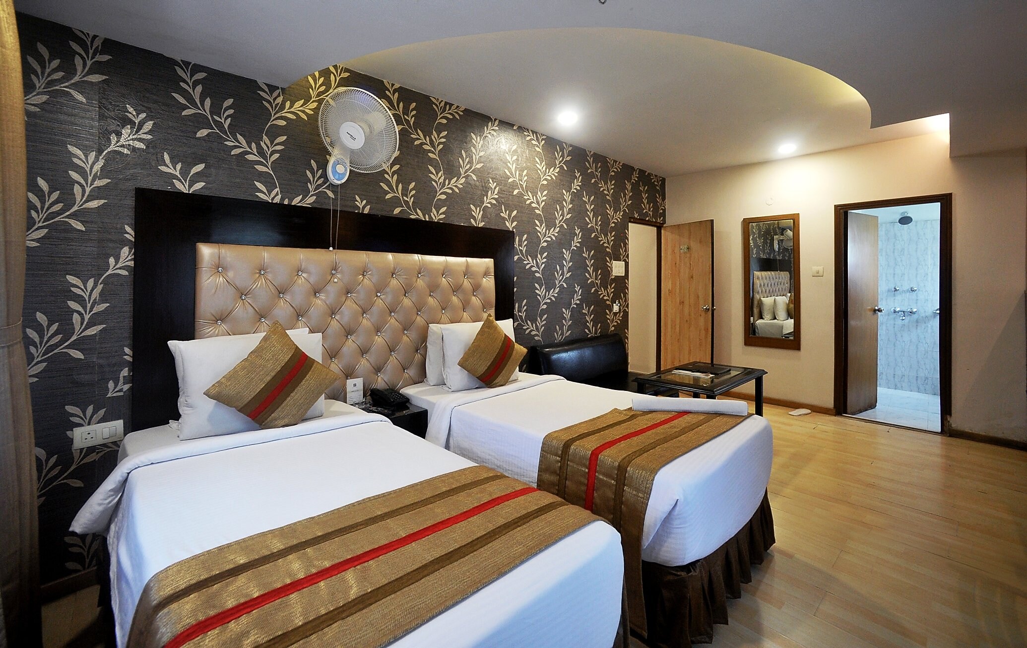 The Lindsay Kolkata INR 1375 OFF ( ̶3̶9̶9̶9̶ ) 𝐏𝐡𝐨𝐭𝐨𝐬 & 𝐑𝐞𝐯𝐢𝐞𝐰𝐬