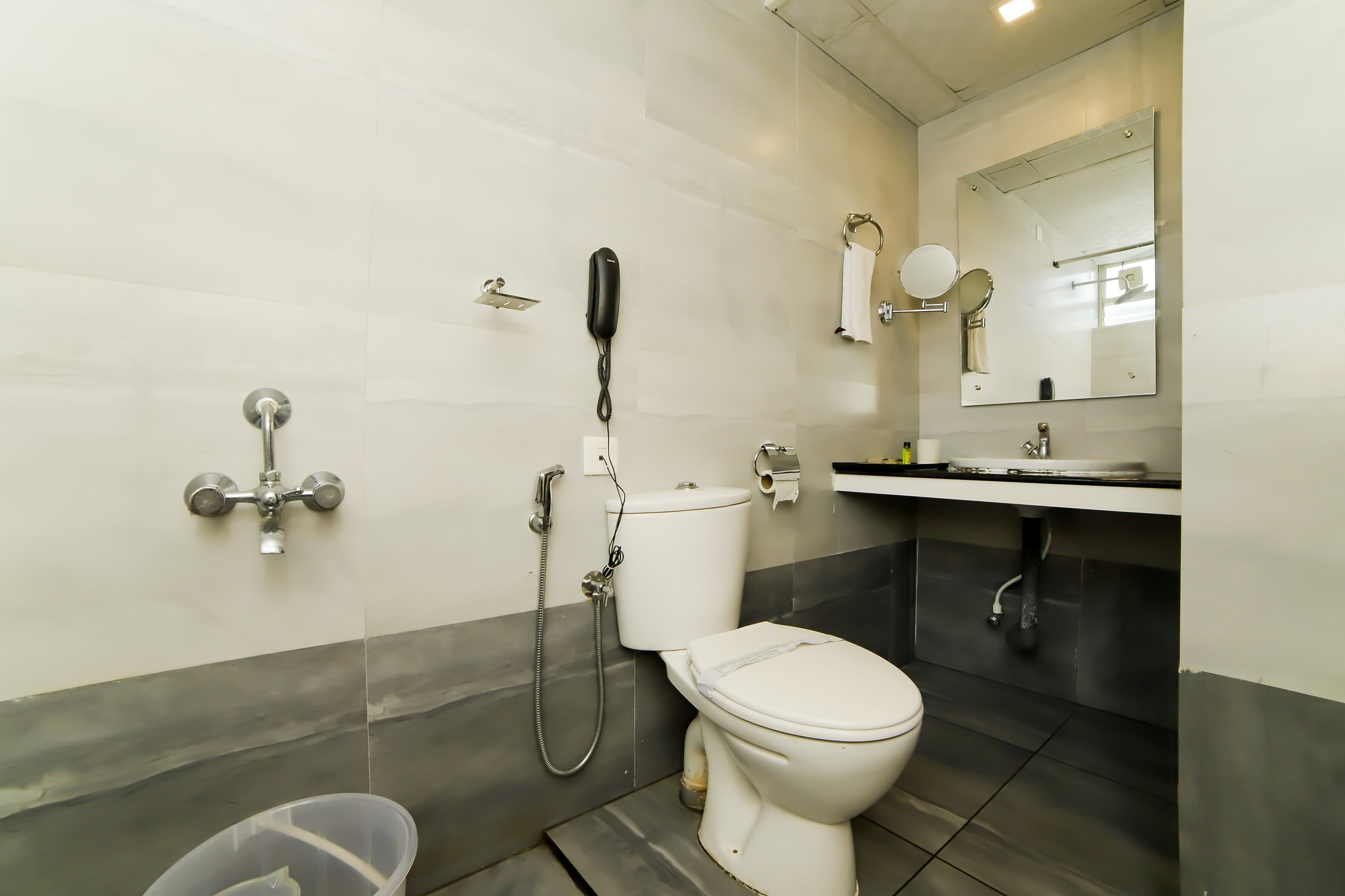 Sreepathi Indraprastha Guruvayoor INR 324 0 OFF   1  2  0  0   Hotel