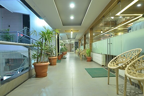 Prominent Corporate Residency Gandhinagar INR 858 OFF   3  9  0  0  