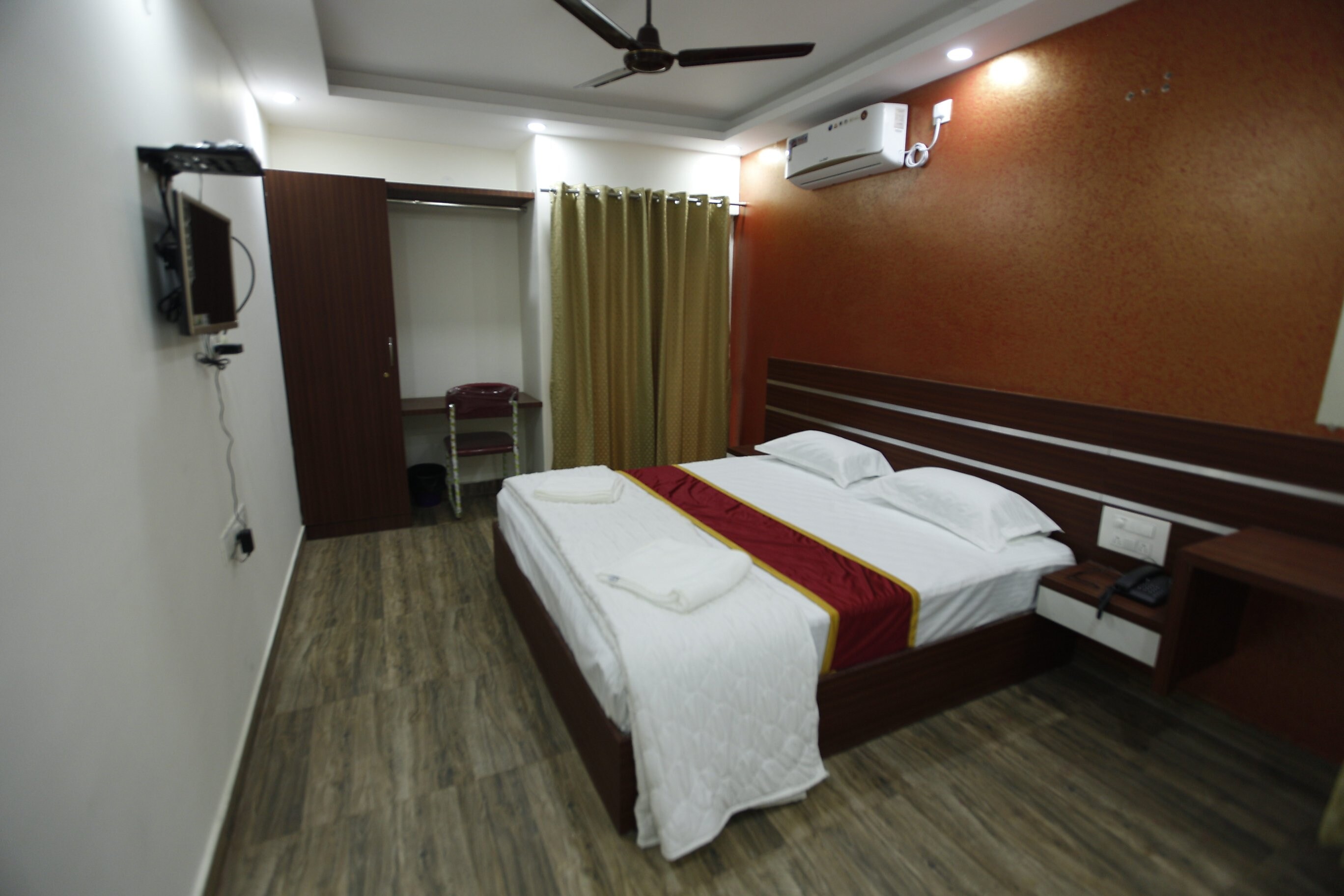 Hotel Palm Suite Bangalore INR 373 0 OFF   1  0  9  9   Hotel                         