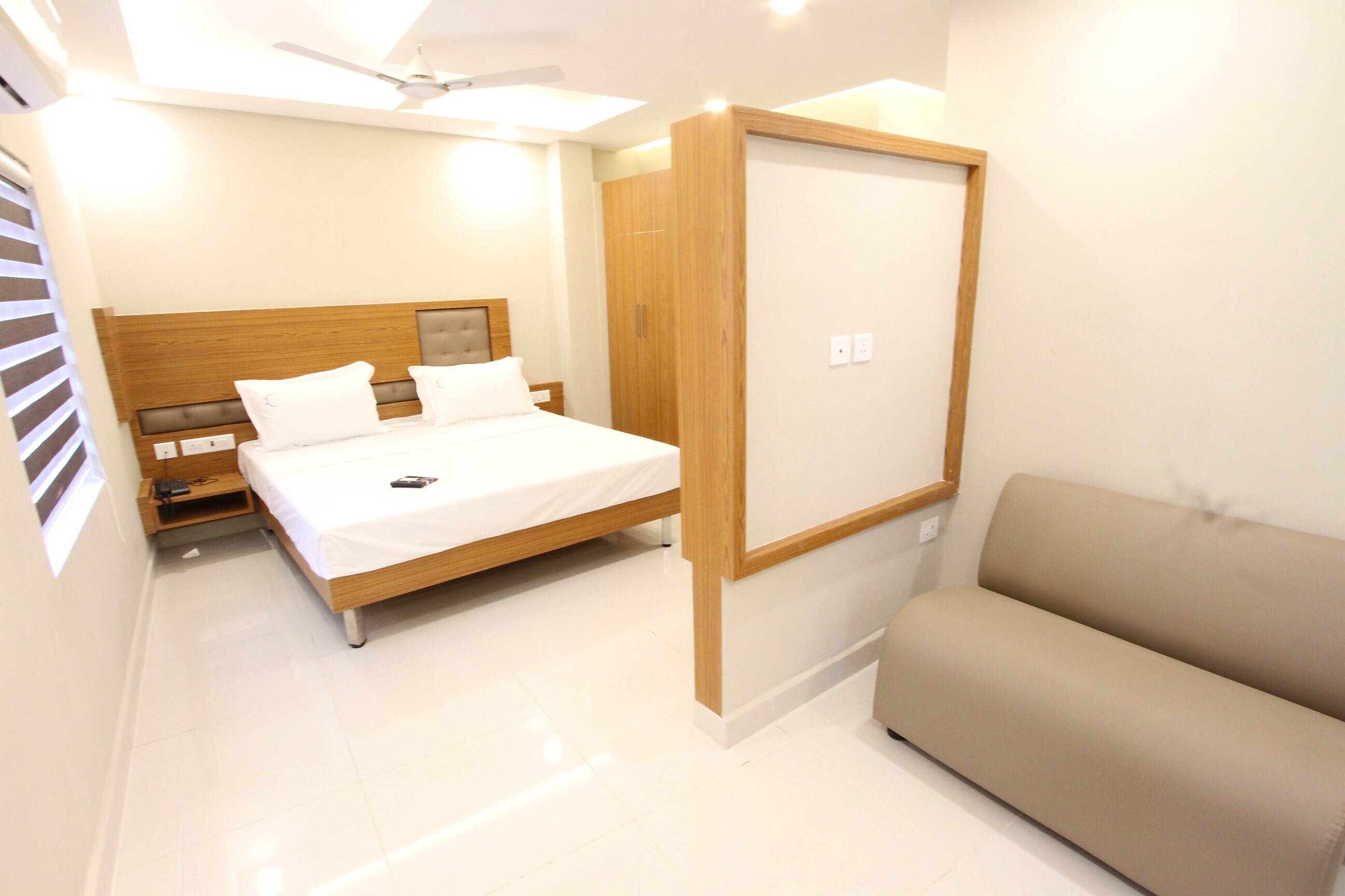 HOTEL CRESCENT INN (VANAGARAM, APOLLO HOSPITAL & RAMACHANDRA MEDICAL