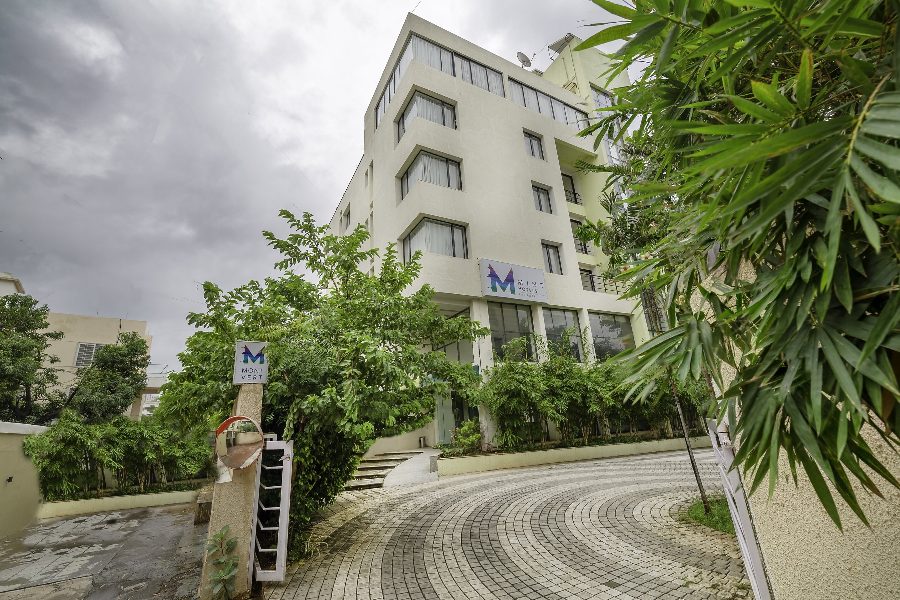 Hotel Mint Montvert Baner Pune Pune Inr 728 Off 3 4 2 7