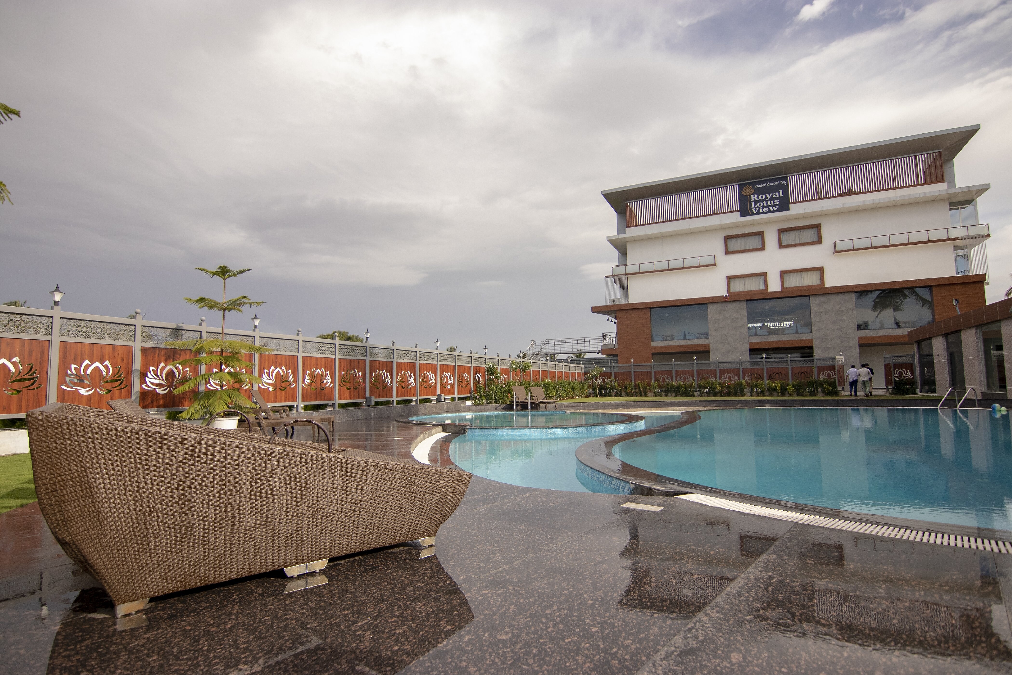 Royal Lotus View Bengaluru Inr 1392 Off 3 1 0 0 Hotel Price