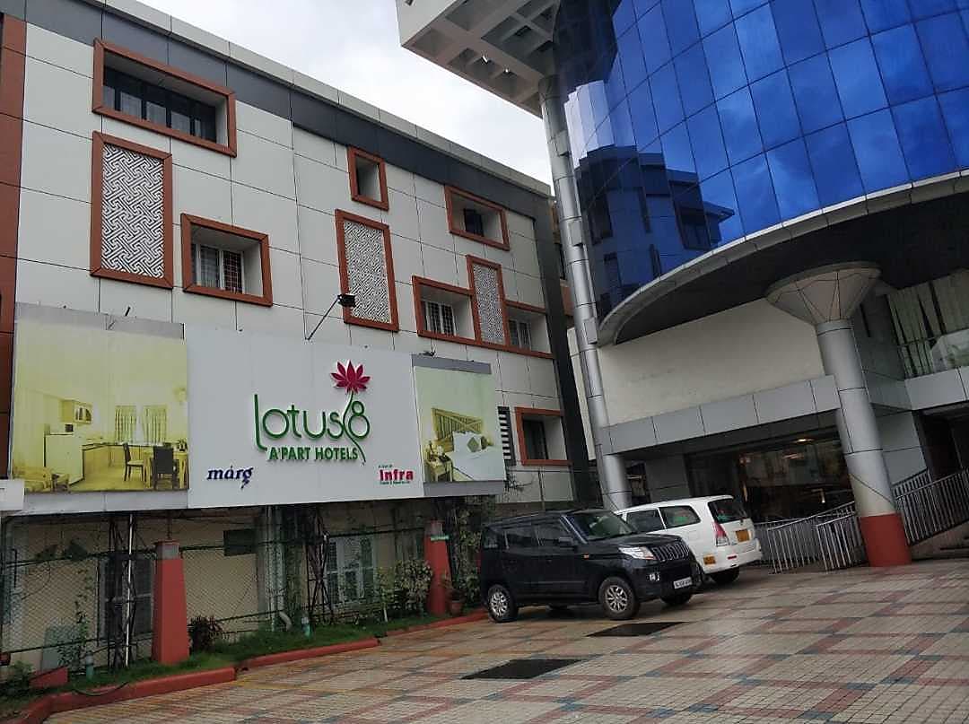 Lotus 8 Rooms & Rooftop Garden Restaurant 𝗕𝗢𝗢𝗞 Cochin Apartment 𝘄𝗶𝘁𝗵