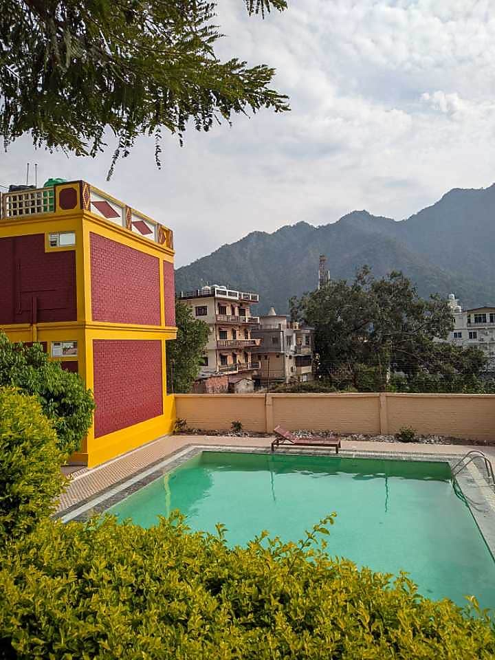 MVT Guest House & Restaurant Rishikesh 𝗕𝗢𝗢𝗞 Rishikesh Hotel 𝘄𝗶𝘁𝗵 𝗙𝗥𝗘𝗘 𝗖𝗮𝗻𝗰𝗲𝗹𝗹𝗮𝘁𝗶𝗼𝗻