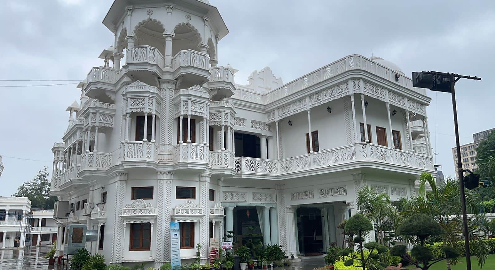 Shakuntala Palace Lucknow Palace BOOK ₹1