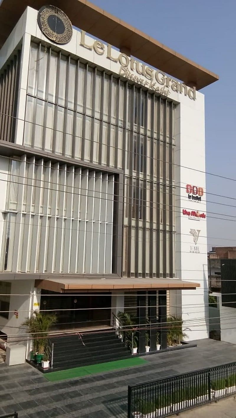 Le Lotus Grand 𝗕𝗢𝗢𝗞 Varanasi Hotel 𝘄𝗶𝘁𝗵 𝗙𝗥𝗘𝗘 𝗖𝗮𝗻𝗰𝗲𝗹𝗹𝗮𝘁𝗶𝗼𝗻