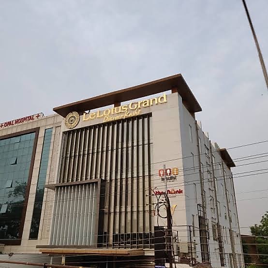 Le Lotus Grand 𝗕𝗢𝗢𝗞 Varanasi Hotel 𝘄𝗶𝘁𝗵 ₹𝟬 𝗣𝗔𝗬𝗠𝗘𝗡𝗧