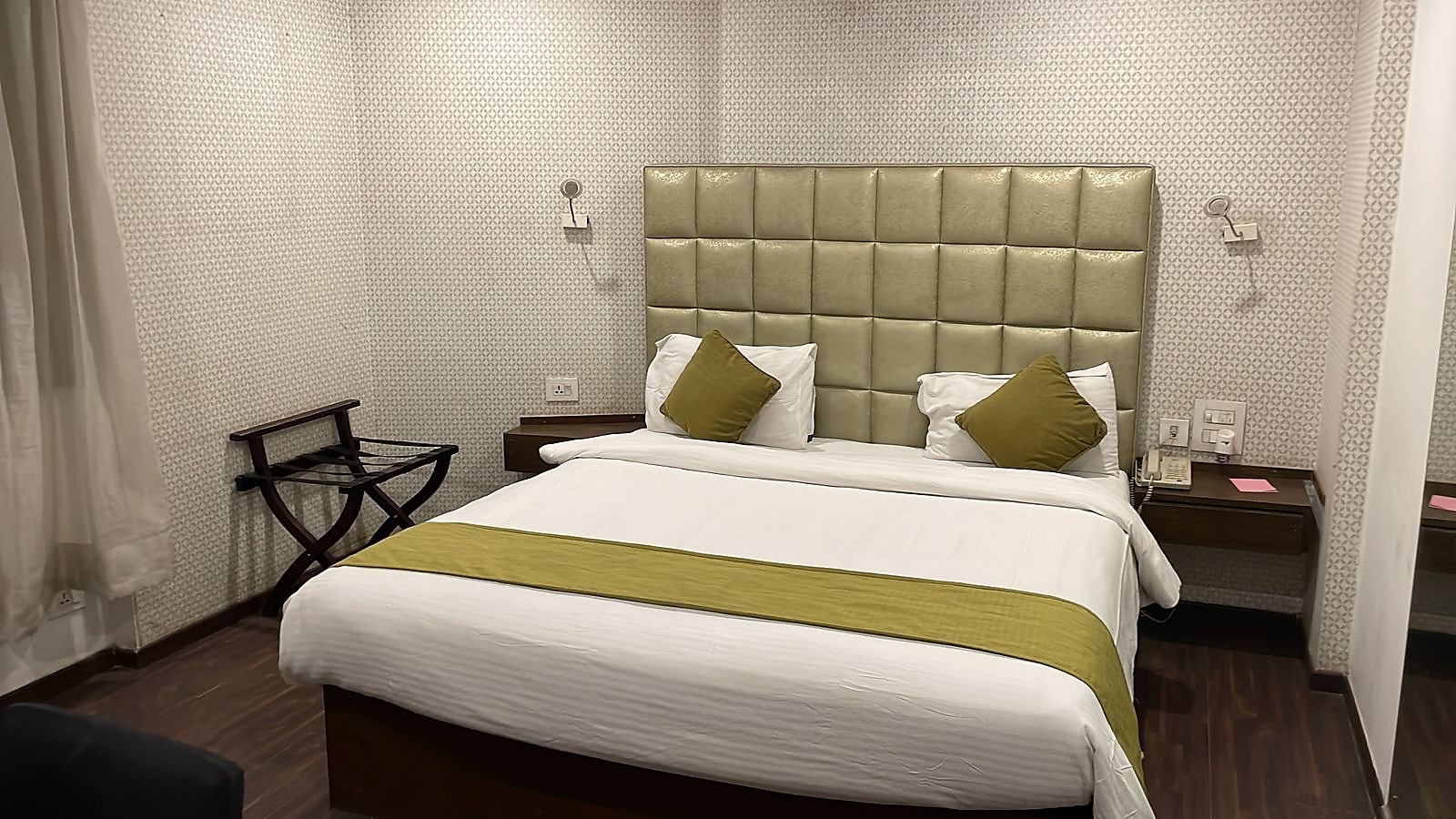 New Leaf Hotel 100 Money Back 𝗕𝗢𝗢𝗞 Pune Hotel 𝘄𝗶𝘁𝗵 𝗙𝗥𝗘𝗘 𝗖𝗮𝗻𝗰𝗲𝗹𝗹𝗮𝘁𝗶𝗼𝗻