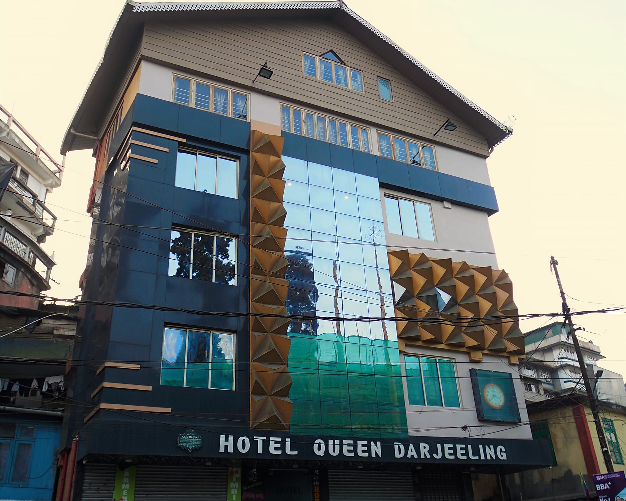 The Laali GroupHotel Queen Darjeeling 𝗕𝗢𝗢𝗞 Darjeeling Hotel 𝘄𝗶𝘁𝗵 ₹𝟬