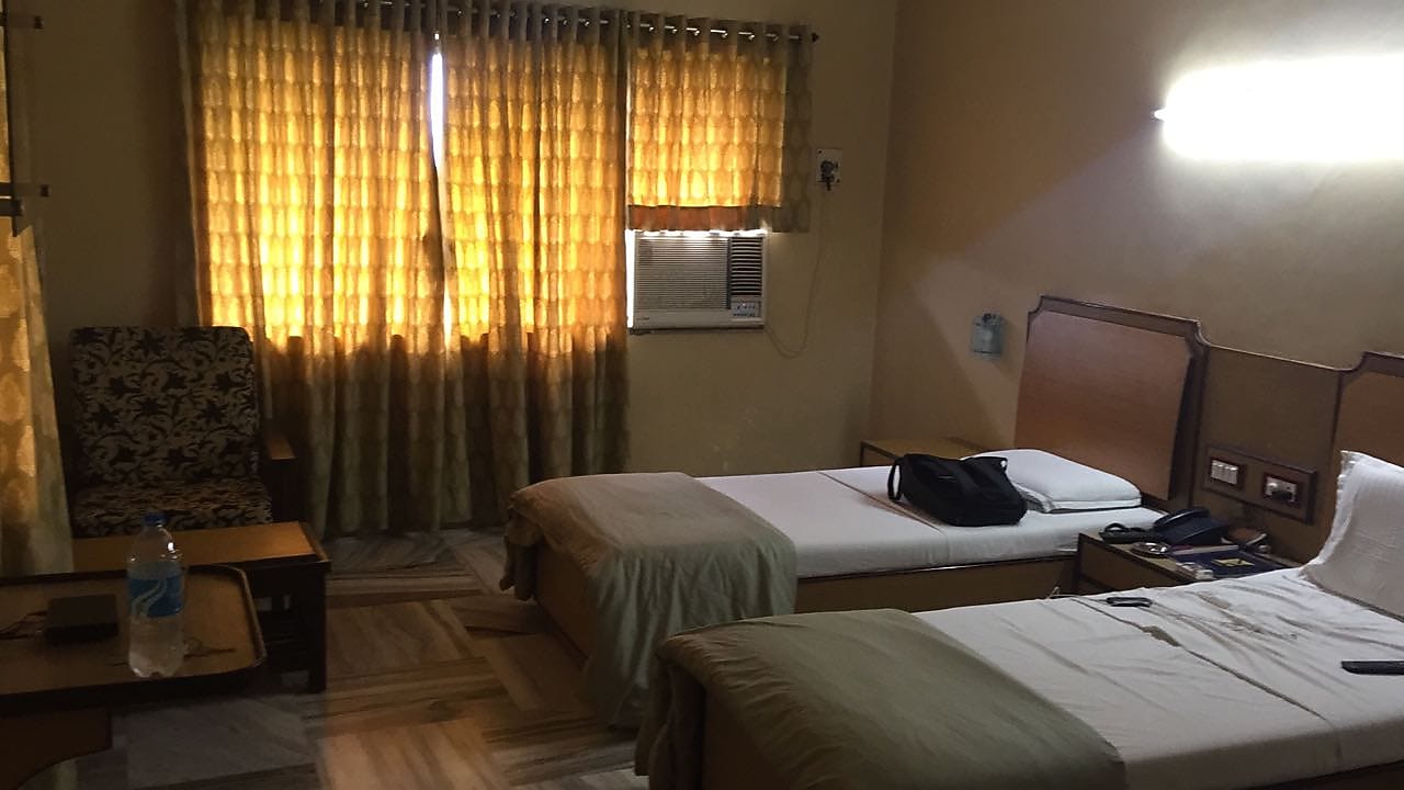 hotel woodlands vapi Lost Vape Centaurus BT200 Starter Kit