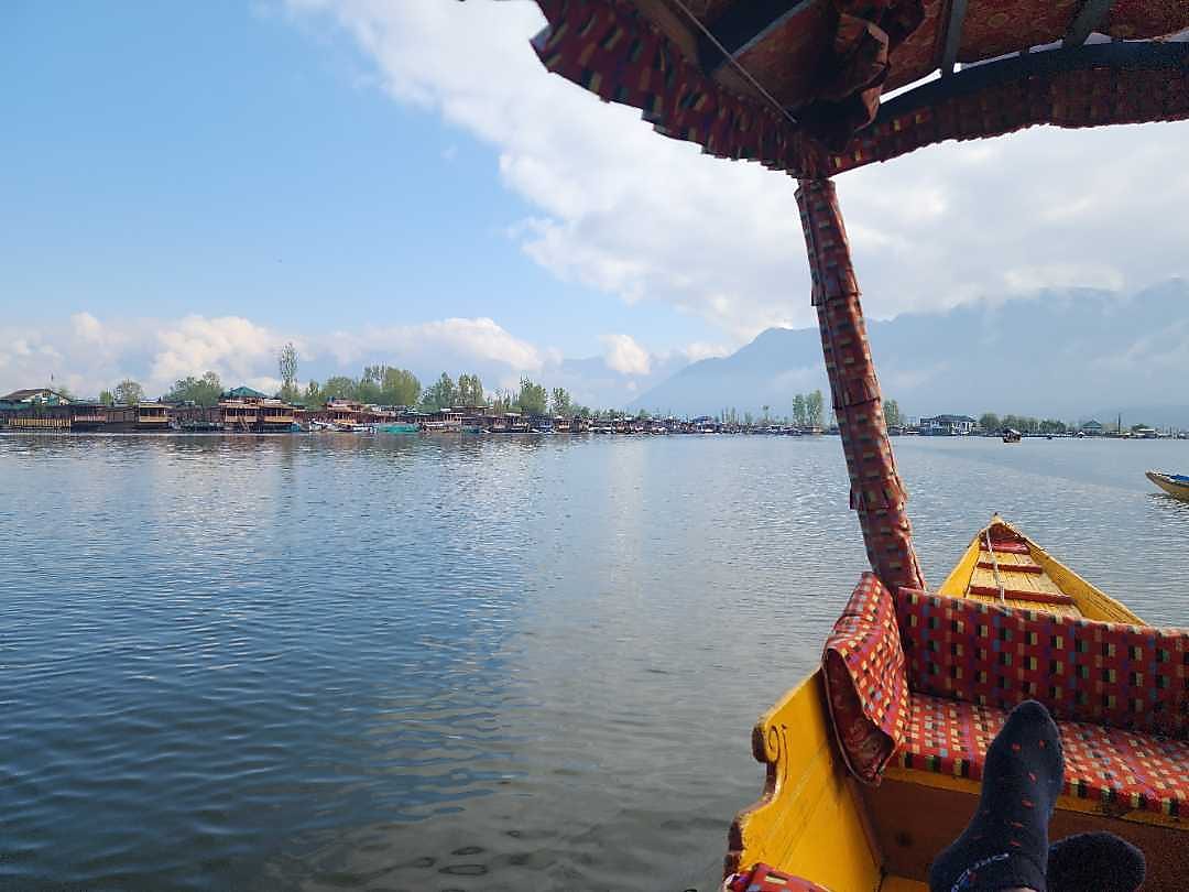 Hotel Standard and Restaurant 𝗕𝗢𝗢𝗞 Srinagar Hotel 𝘄𝗶𝘁𝗵 ₹𝟬 𝗣𝗔𝗬𝗠𝗘𝗡𝗧