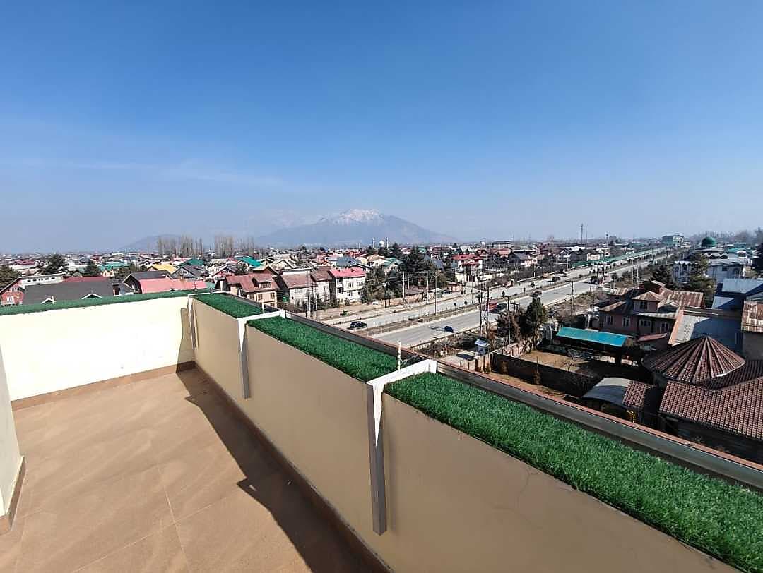 Arco Hotels and Resorts 𝗕𝗢𝗢𝗞 Srinagar Hotel 𝘄𝗶𝘁𝗵 𝗙𝗥𝗘𝗘 𝗖𝗮𝗻𝗰𝗲𝗹𝗹𝗮𝘁𝗶𝗼𝗻