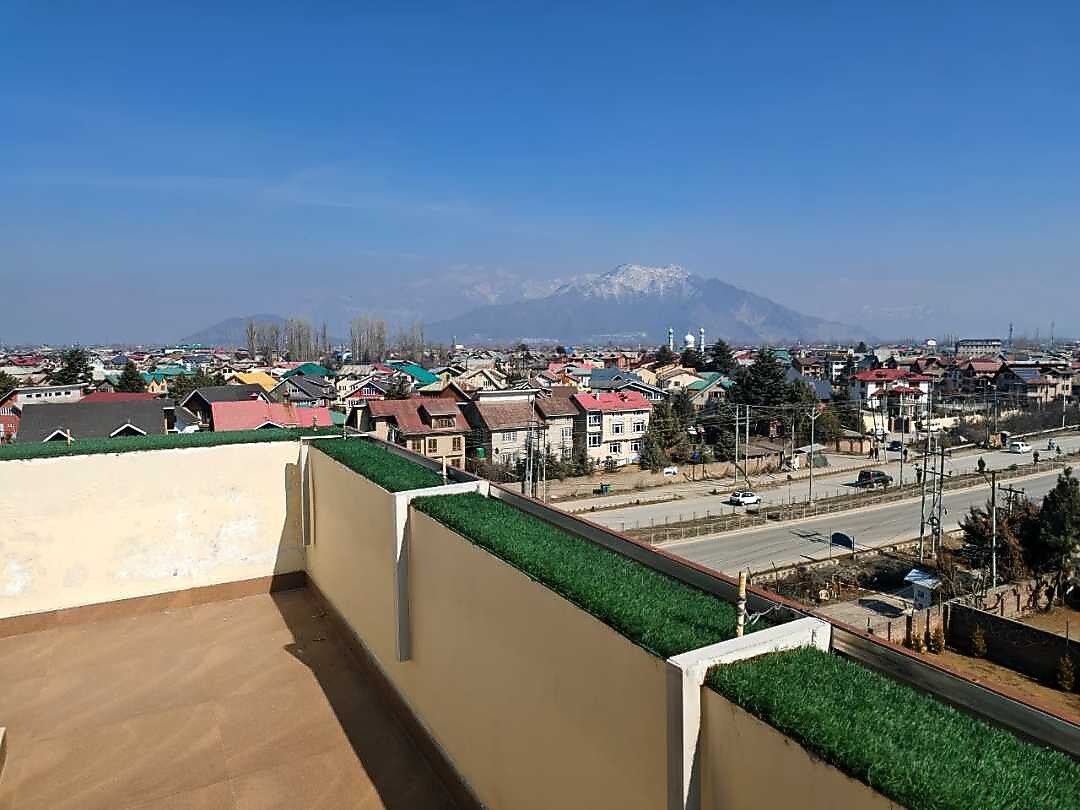 Arco Hotels and Resorts 𝗕𝗢𝗢𝗞 Srinagar Hotel 𝘄𝗶𝘁𝗵 𝗙𝗥𝗘𝗘 𝗖𝗮𝗻𝗰𝗲𝗹𝗹𝗮𝘁𝗶𝗼𝗻