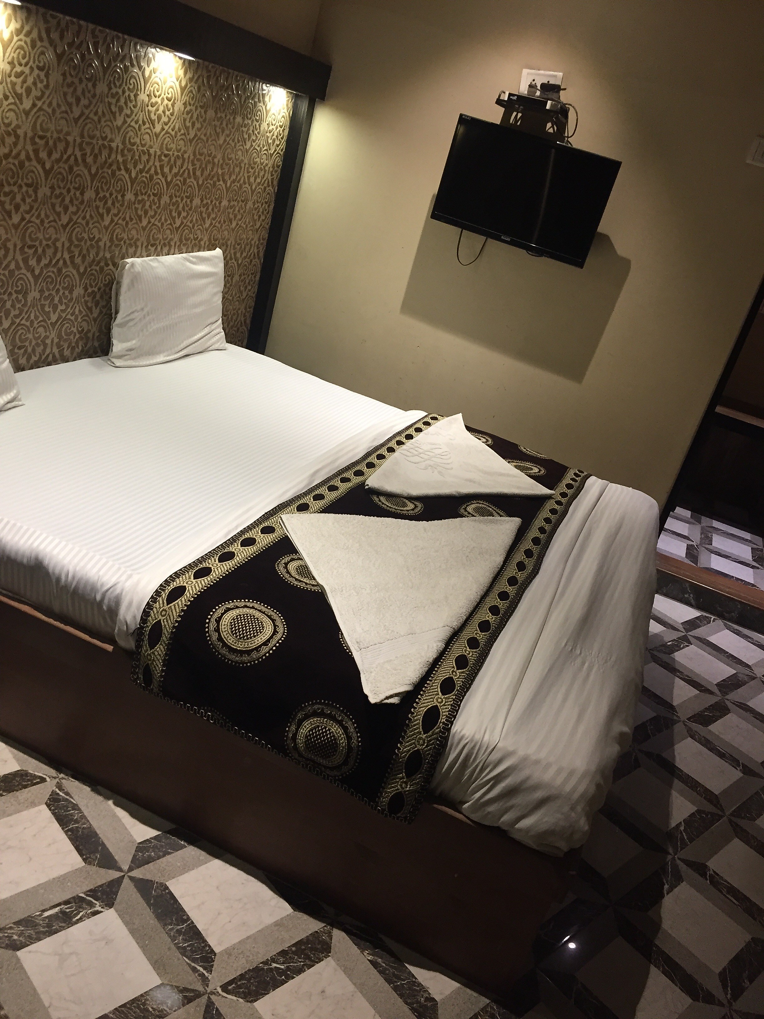 THE ROOMS OF STATUS 𝗕𝗢𝗢𝗞 Thane Guest House 𝘄𝗶𝘁𝗵 𝗙𝗥𝗘𝗘 𝗖𝗮𝗻𝗰𝗲𝗹𝗹𝗮𝘁𝗶𝗼𝗻