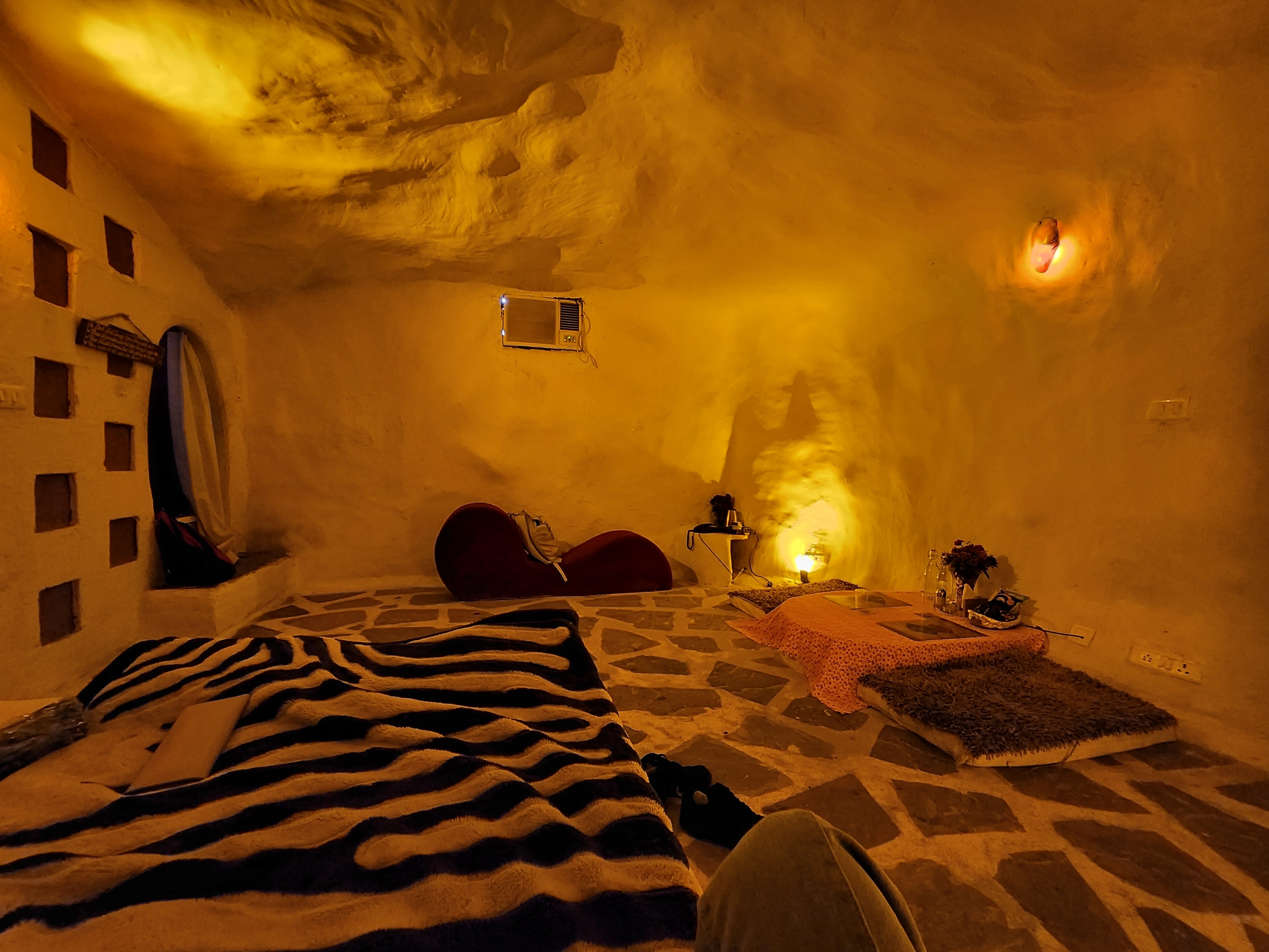 Caves by Indrajeet Rooms in a Homestay 𝗕𝗢𝗢𝗞 Delhi BnB 𝘄𝗶𝘁𝗵 ₹𝟬 𝗣𝗔𝗬𝗠𝗘𝗡𝗧