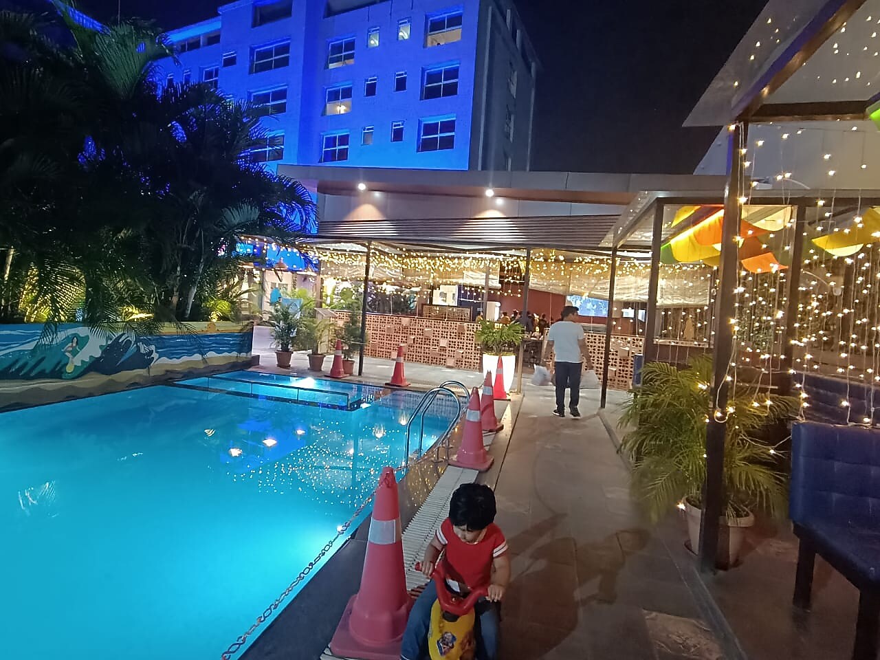 Blue Leaf by Papaya Tree Hotels 𝗕𝗢𝗢𝗞 Indore Hotel 𝘄𝗶𝘁𝗵 ₹𝟬 𝗣𝗔𝗬𝗠𝗘𝗡𝗧
