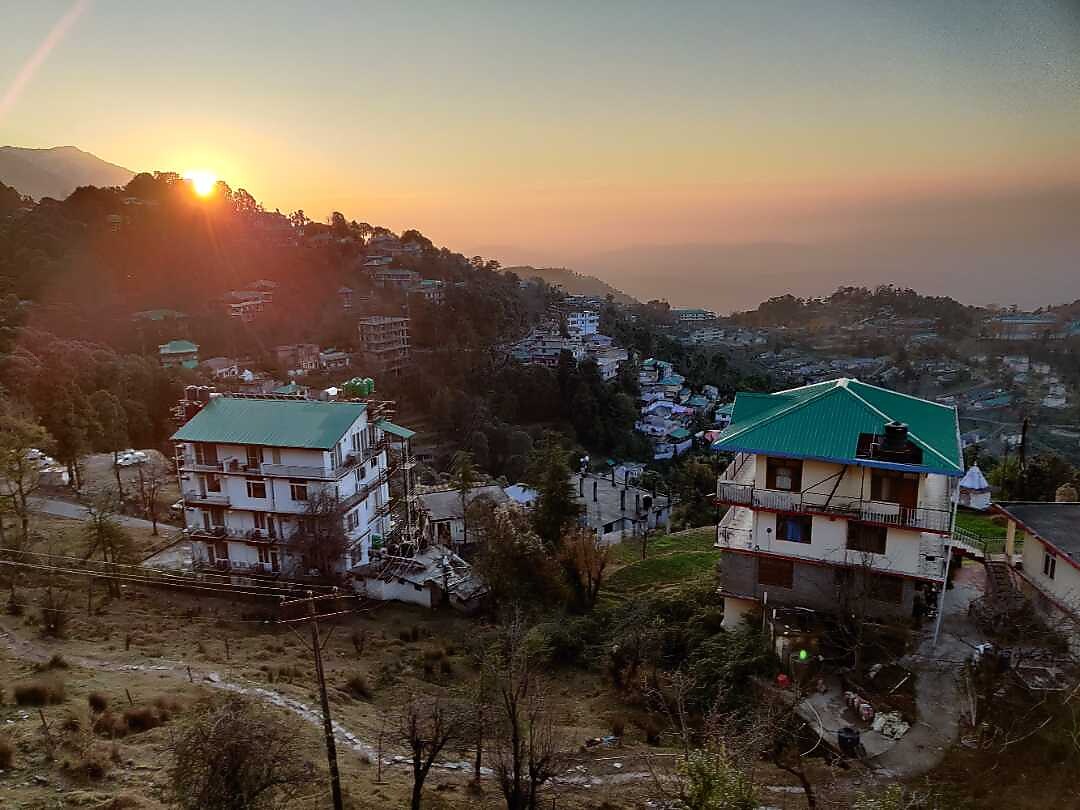 The Gateway Dal Lake Resort 𝗕𝗢𝗢𝗞 Dharamshala Hotel 𝘄𝗶𝘁𝗵 𝗙𝗥𝗘𝗘 𝗖𝗮𝗻𝗰𝗲𝗹𝗹𝗮𝘁𝗶𝗼𝗻