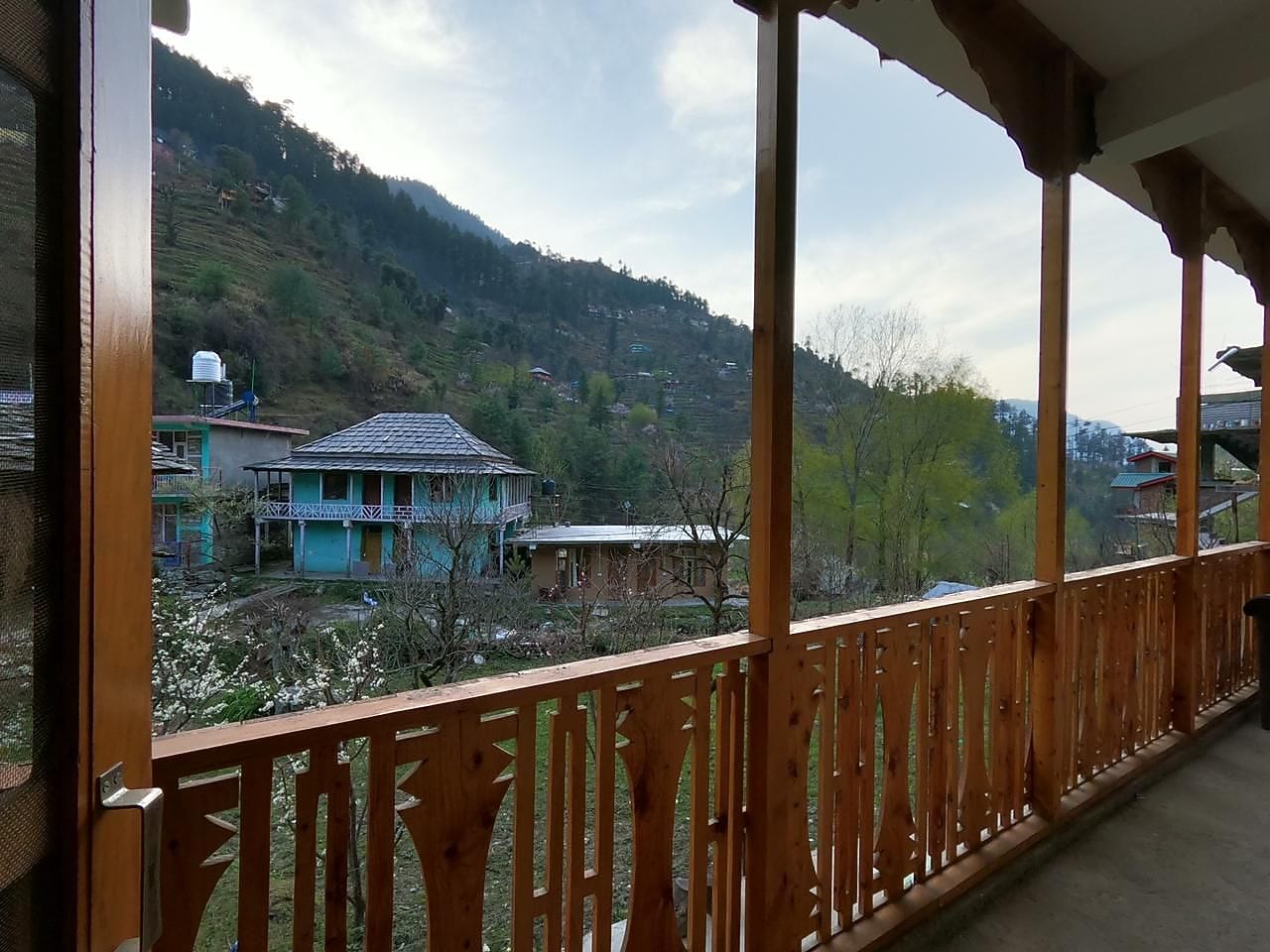 The Hostalgic Jibhi Hostel Rooms Guided Treks Jibhi Hostel 