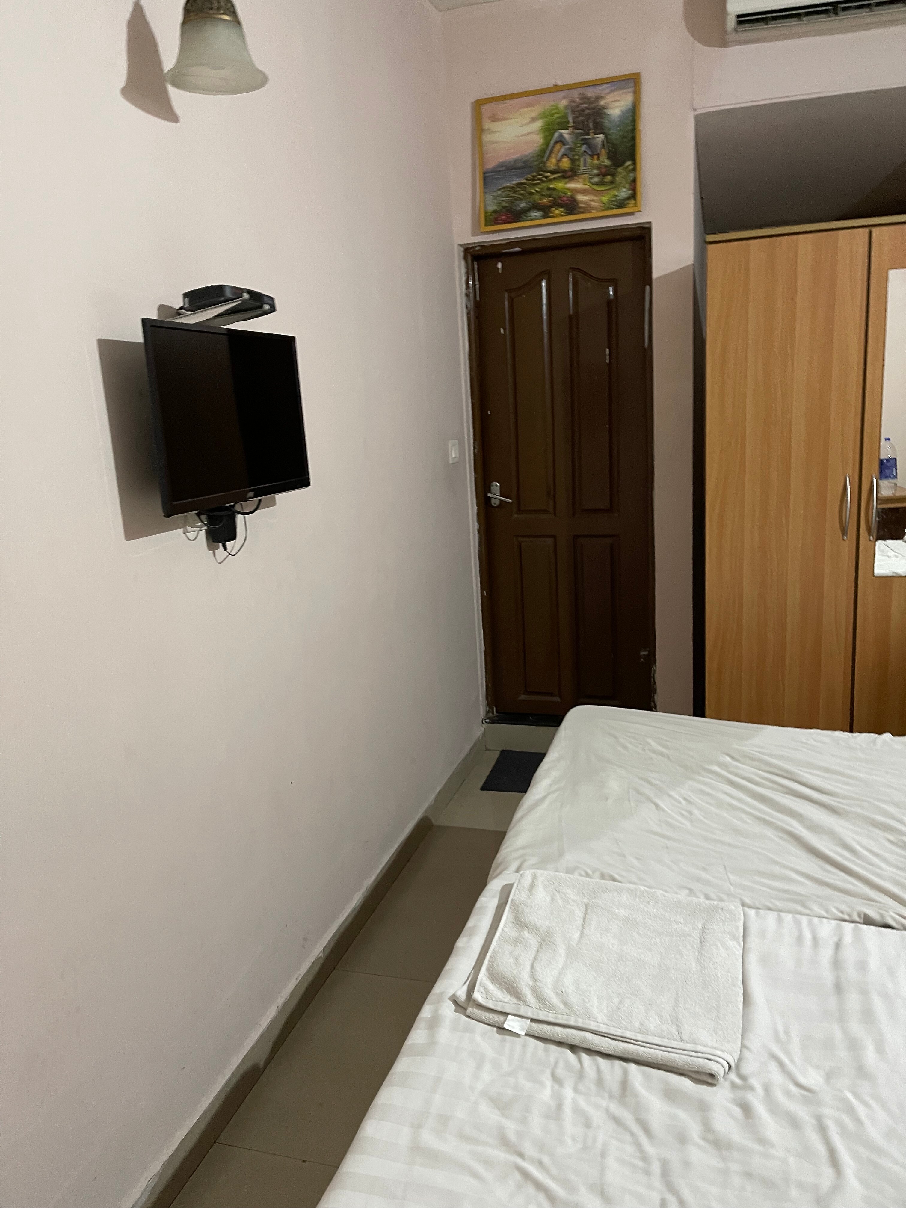 Collection O Safe Hotel Kadavanthra 𝗕𝗢𝗢𝗞 Cochin Hotel 𝘄𝗶𝘁𝗵 𝗙𝗥𝗘𝗘 𝗖𝗮𝗻𝗰𝗲𝗹𝗹𝗮𝘁𝗶𝗼𝗻