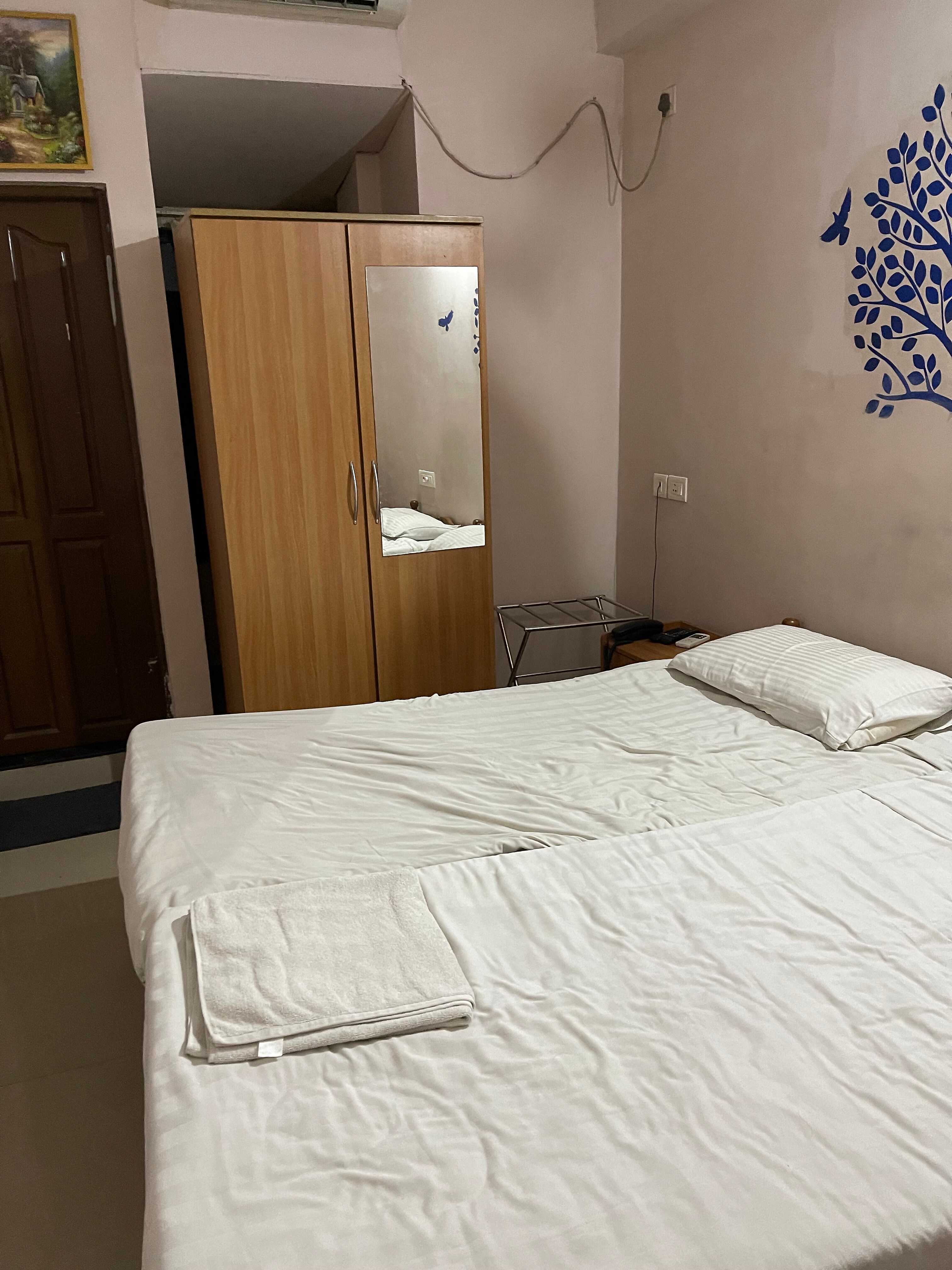 Collection O Safe Hotel Kadavanthra 𝗕𝗢𝗢𝗞 Cochin Hotel 𝘄𝗶𝘁𝗵 𝗙𝗥𝗘𝗘 𝗖𝗮𝗻𝗰𝗲𝗹𝗹𝗮𝘁𝗶𝗼𝗻