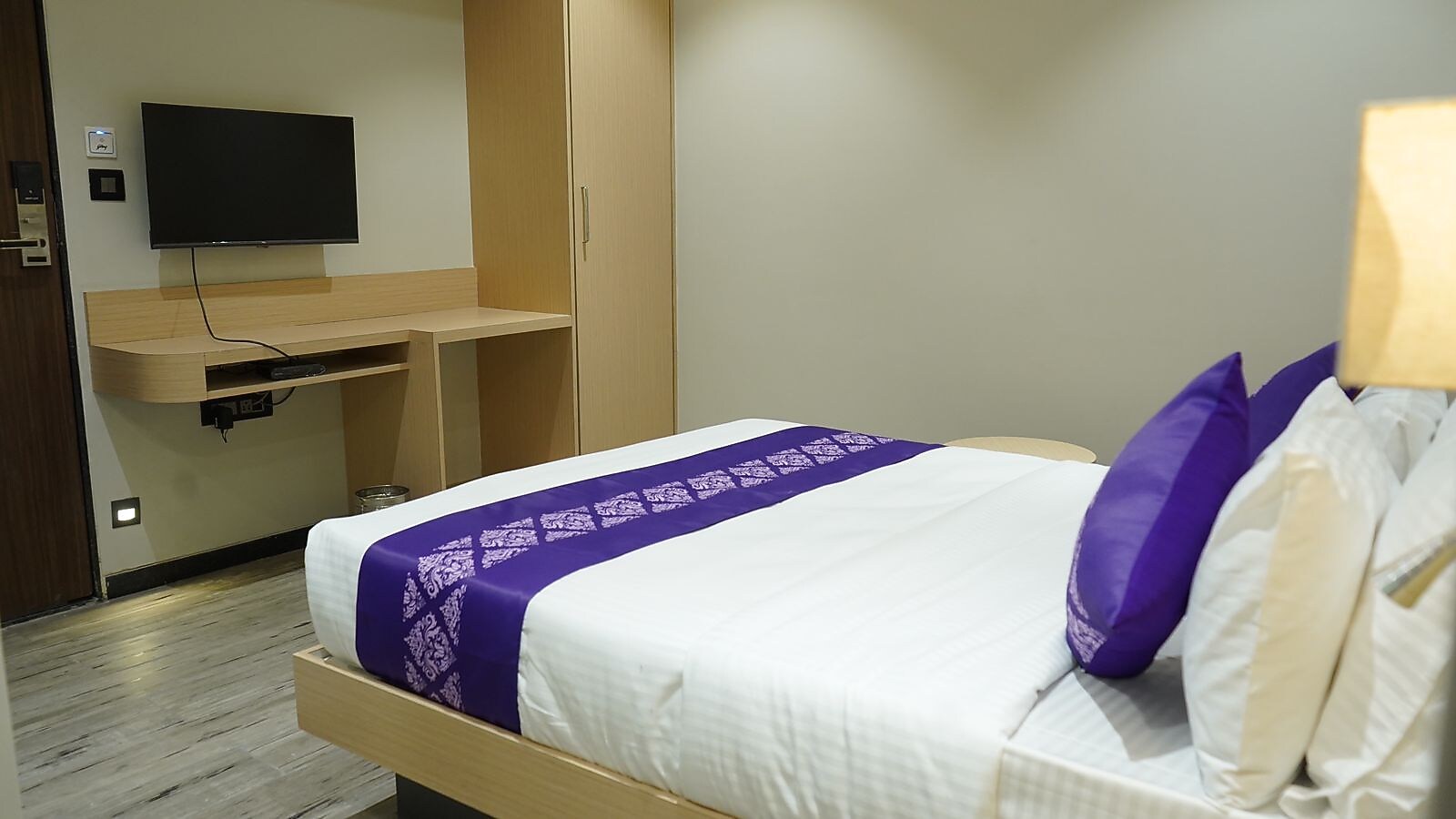 Purple Beds by VITS Dwarkesh 𝗕𝗢𝗢𝗞 Surat Hotel 𝘄𝗶𝘁𝗵 ₹𝟬 𝗣𝗔𝗬𝗠𝗘𝗡𝗧