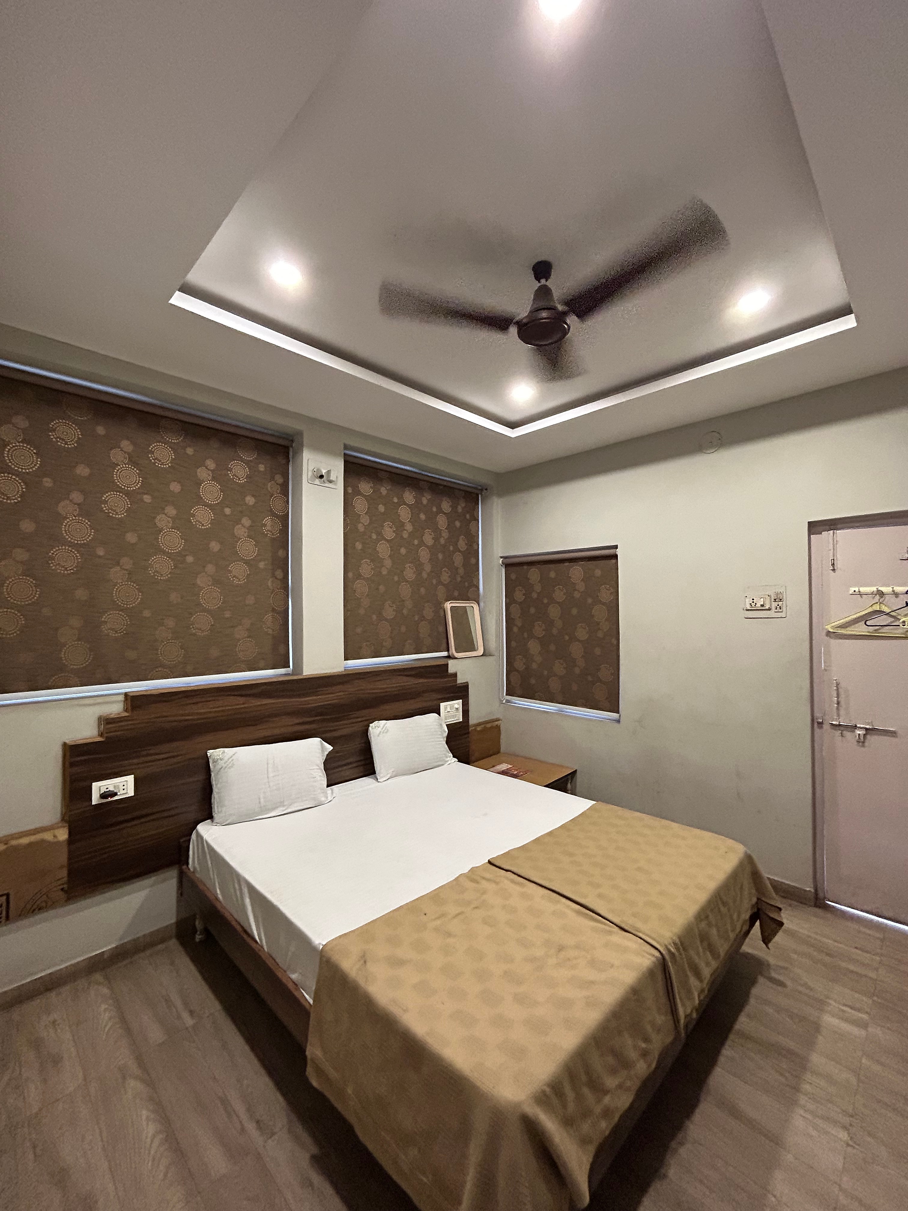 Hotel Akshram Deluxe 𝗕𝗢𝗢𝗞 Sangli Hotel 𝘄𝗶𝘁𝗵 𝗙𝗥𝗘𝗘 𝗖𝗮𝗻𝗰𝗲𝗹𝗹𝗮𝘁𝗶𝗼𝗻