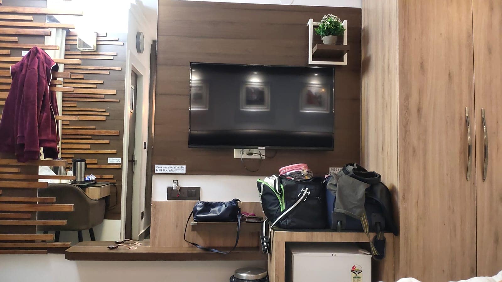 Elfin 𝗕𝗢𝗢𝗞 Nainital Aparthotel 𝘄𝗶𝘁𝗵 ₹𝟬 𝗣𝗔𝗬𝗠𝗘𝗡𝗧