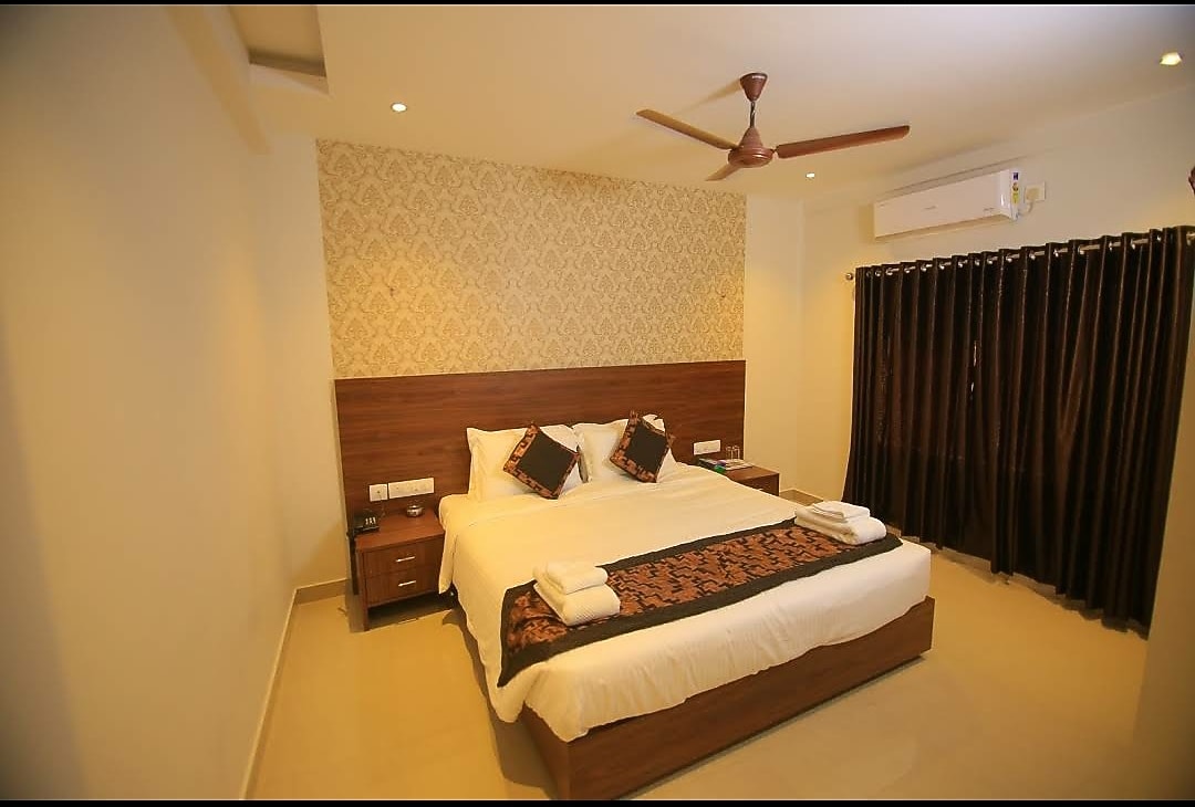 Le Malabar Hotel 𝗕𝗢𝗢𝗞 Perinthalmanna Hotel 𝘄𝗶𝘁𝗵 𝗙𝗥𝗘𝗘 𝗖𝗮𝗻𝗰𝗲𝗹𝗹𝗮𝘁𝗶𝗼𝗻