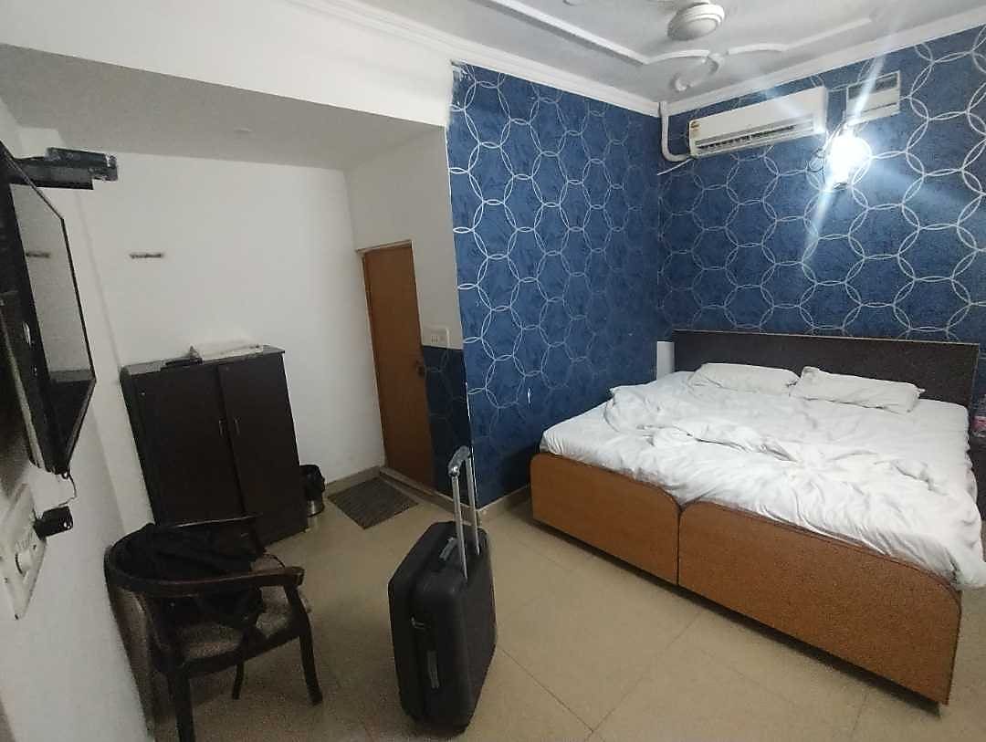 Atlas Inn 𝗕𝗢𝗢𝗞 Delhi BnB 𝘄𝗶𝘁𝗵 𝗙𝗥𝗘𝗘 𝗖𝗮𝗻𝗰𝗲𝗹𝗹𝗮𝘁𝗶𝗼𝗻