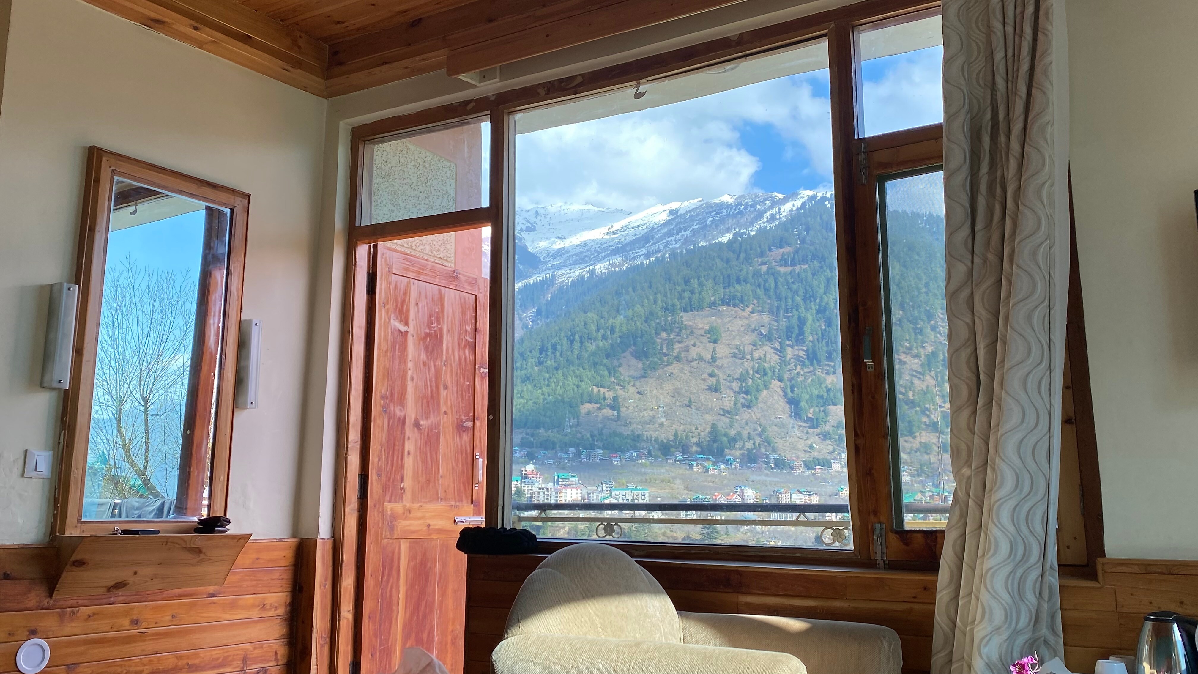 Gezellig Inn Tree Hill Cottages & Kanyal Villas Manali Hotel, FREE