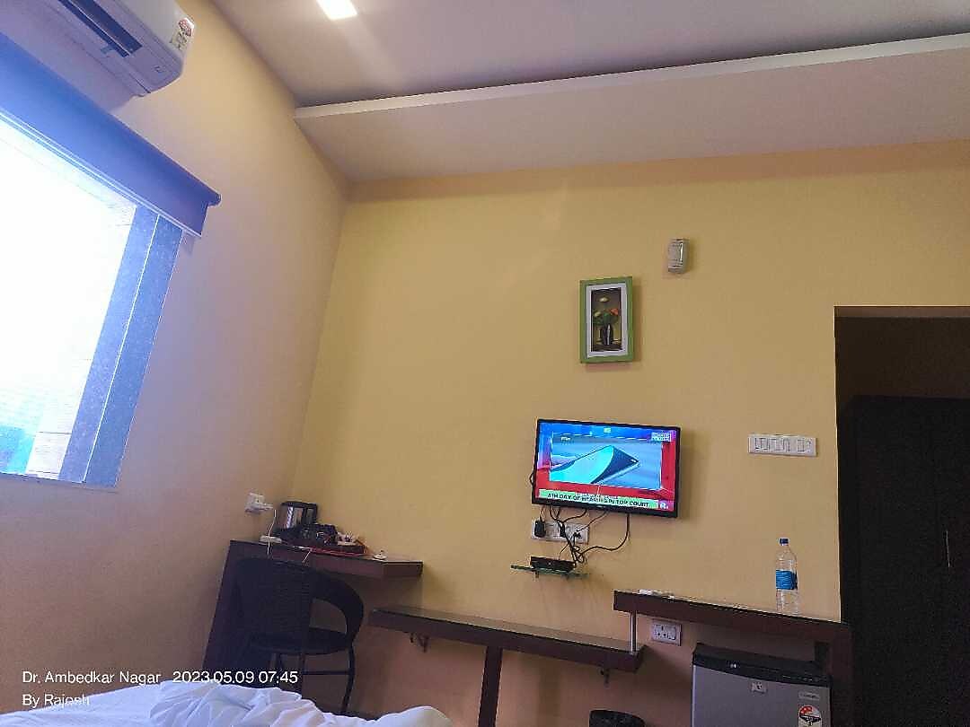 Col's Hotel Uphaar 𝗕𝗢𝗢𝗞 Mhow Hotel 𝘄𝗶𝘁𝗵 𝗙𝗥𝗘𝗘 𝗖𝗮𝗻𝗰𝗲𝗹𝗹𝗮𝘁𝗶𝗼𝗻