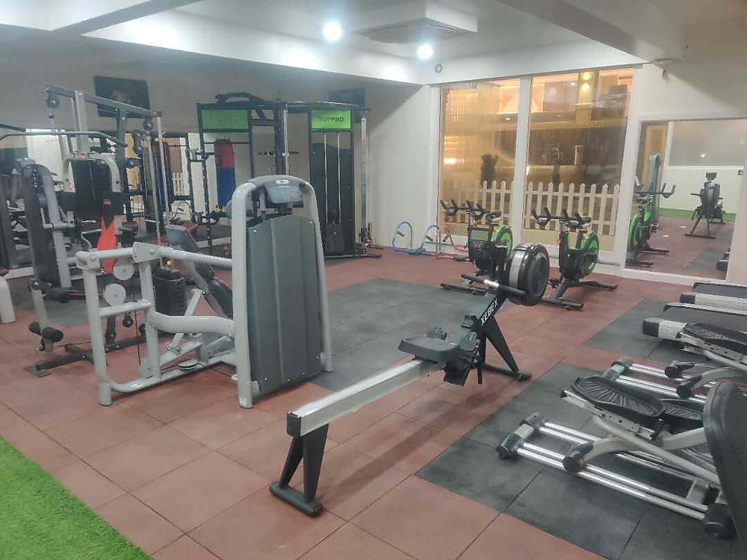 Arco Hotels and Resorts 𝗕𝗢𝗢𝗞 Srinagar Hotel 𝘄𝗶𝘁𝗵 ₹𝟬 𝗣𝗔𝗬𝗠𝗘𝗡𝗧