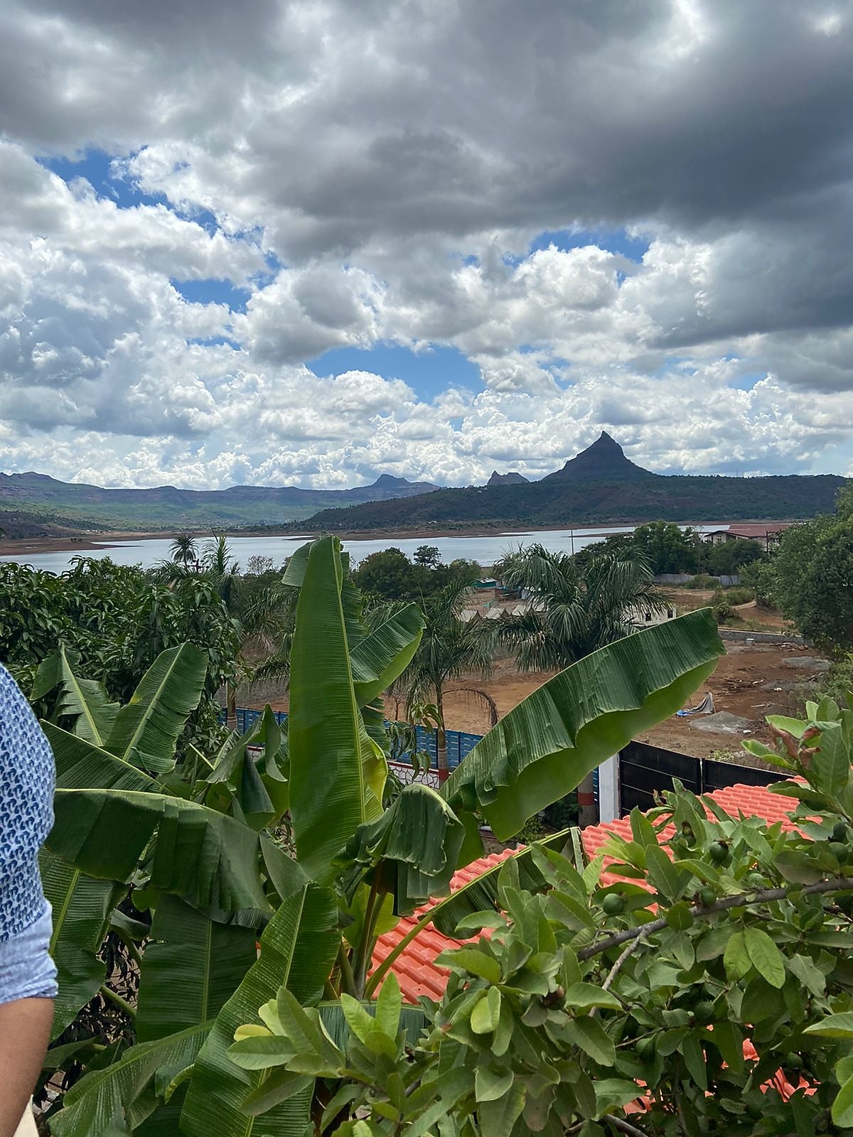 The Bob House Rooms & Cafe Best Rates on Lonavala Hotel Deals