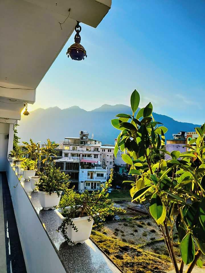 Hill Hoppers Private Rooms & Dorms 100 Money Back 𝗕𝗢𝗢𝗞 Rishikesh