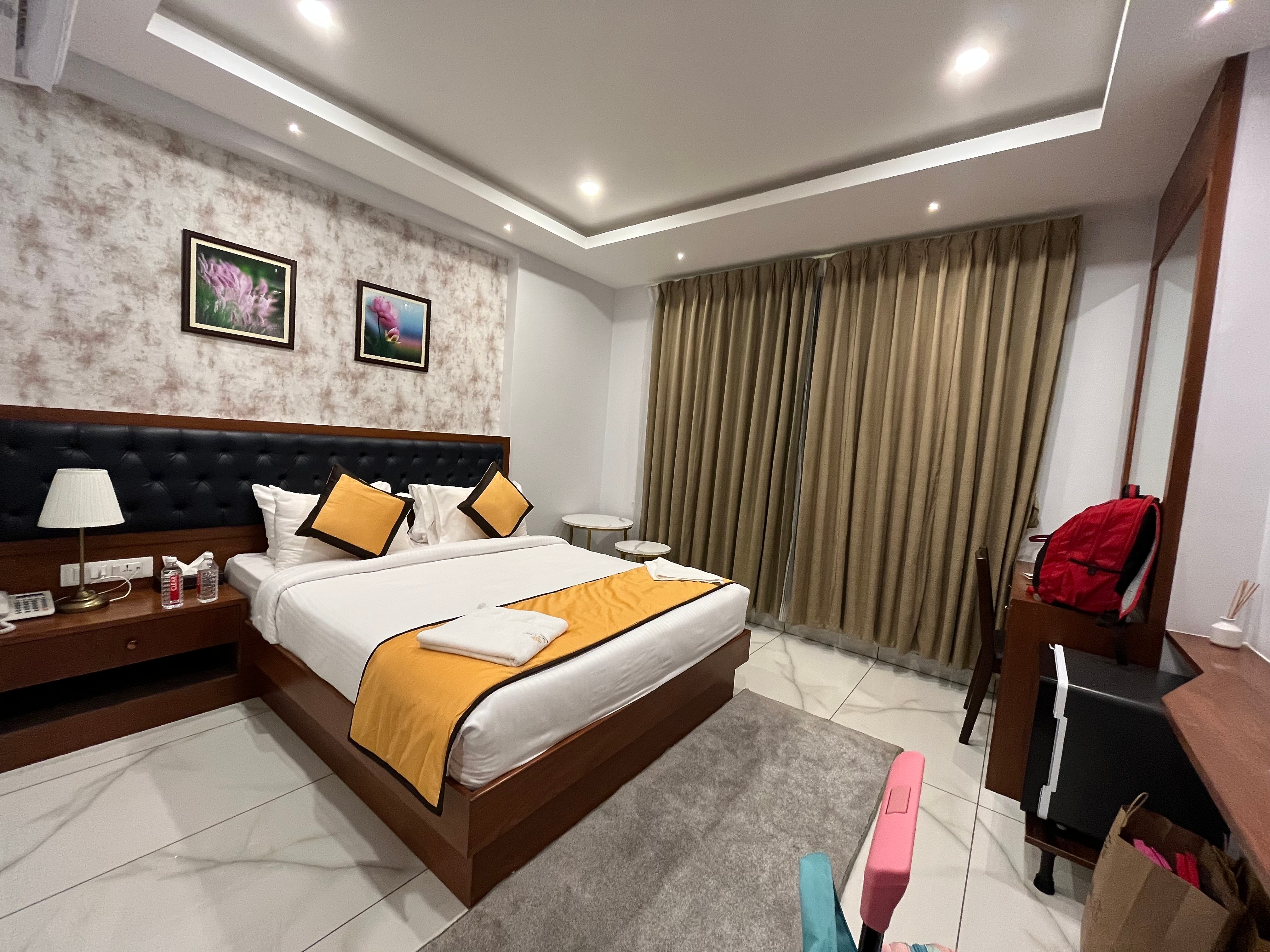 La Serene Boutique Hotel - Manyata Tech Park 100% Money Back 𝗕𝗢𝗢𝗞 ...