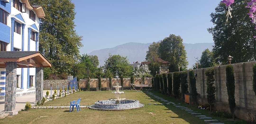 Kashmir Holiday Resort 𝗕𝗢𝗢𝗞 Srinagar Resort 𝘄𝗶𝘁𝗵 ₹𝟬 𝗣𝗔𝗬𝗠𝗘𝗡𝗧