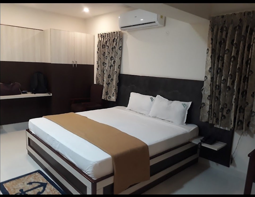 Hotel Sri Kumaran Castle 𝗕𝗢𝗢𝗞 Tiruchengode Hotel 𝘄𝗶𝘁𝗵 𝗙𝗥𝗘𝗘 𝗖𝗮𝗻𝗰𝗲𝗹𝗹𝗮𝘁𝗶𝗼𝗻