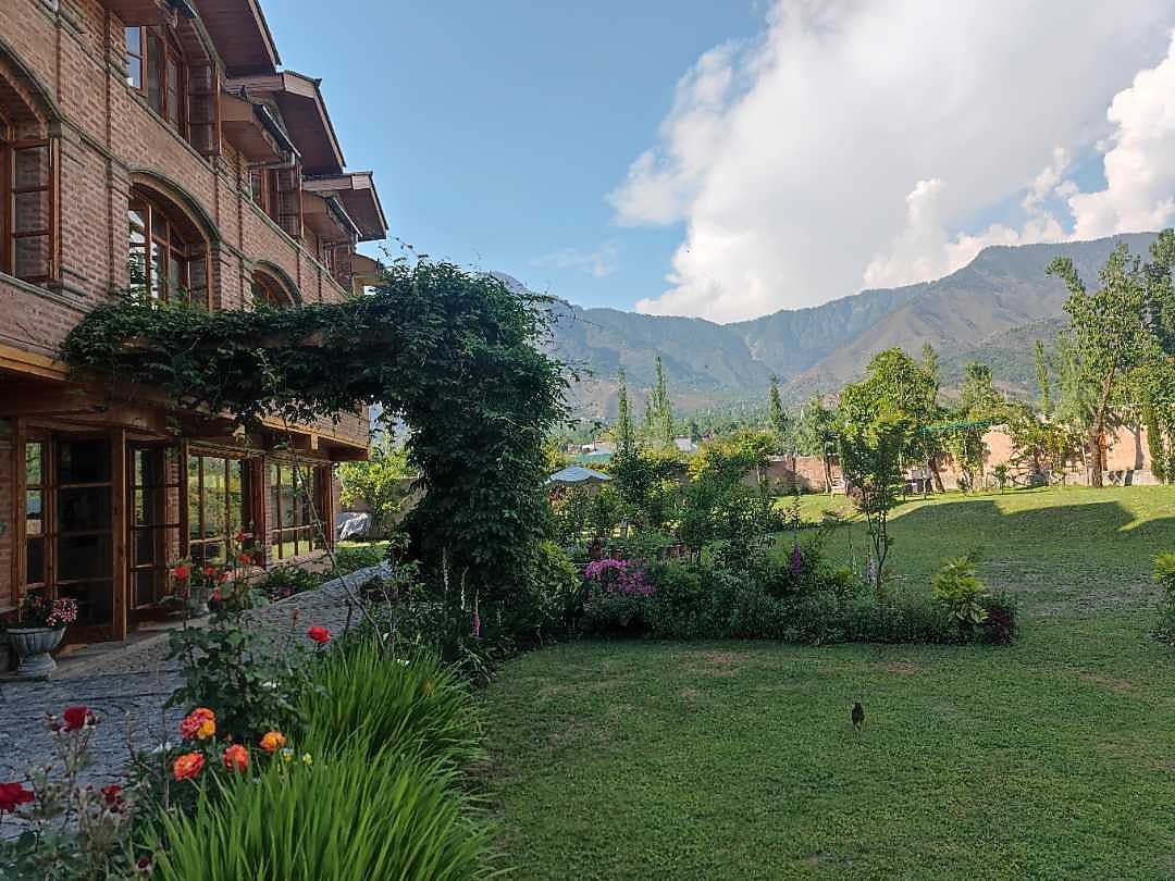 NADIS Srinagar Hotel BOOK ₹1
