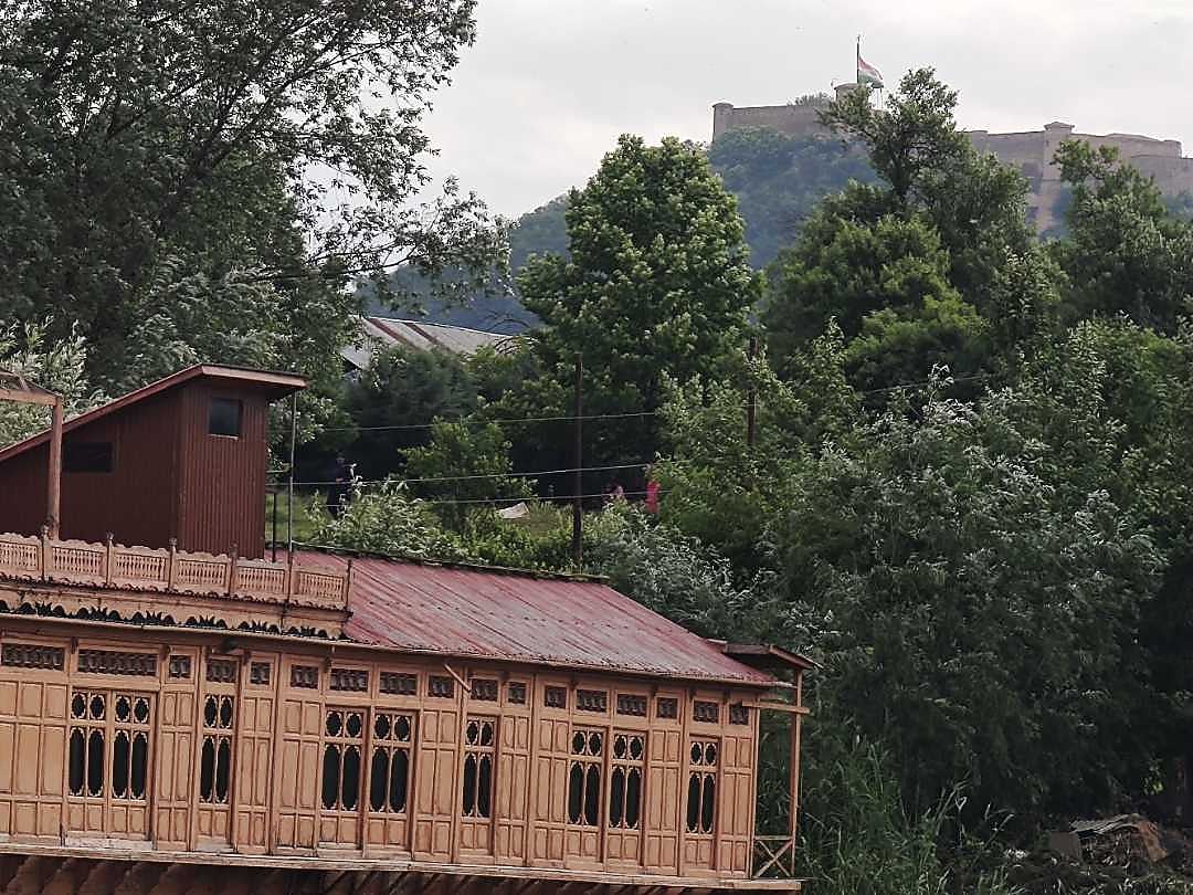 Houseboat Jewel In The Crown Best Rates on Srinagar Hotel Deals, Reviews & Photos