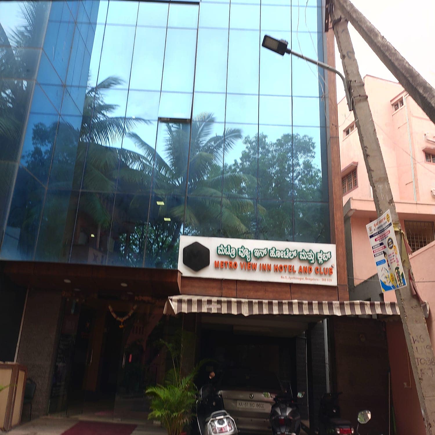 Townhouse Oak JVH hotel (Next to Mysore Road Metro Station) 𝗕𝗢𝗢𝗞 Bangalore Hotel 𝘄𝗶𝘁𝗵 𝗙𝗥𝗘𝗘