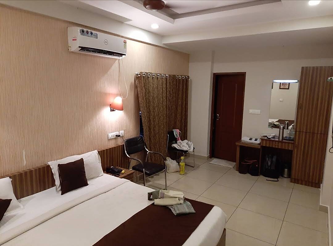OAK FIELD INN 𝗕𝗢𝗢𝗞 Cochin Hotel 𝘄𝗶𝘁𝗵 𝗙𝗥𝗘𝗘 𝗖𝗮𝗻𝗰𝗲𝗹𝗹𝗮𝘁𝗶𝗼𝗻
