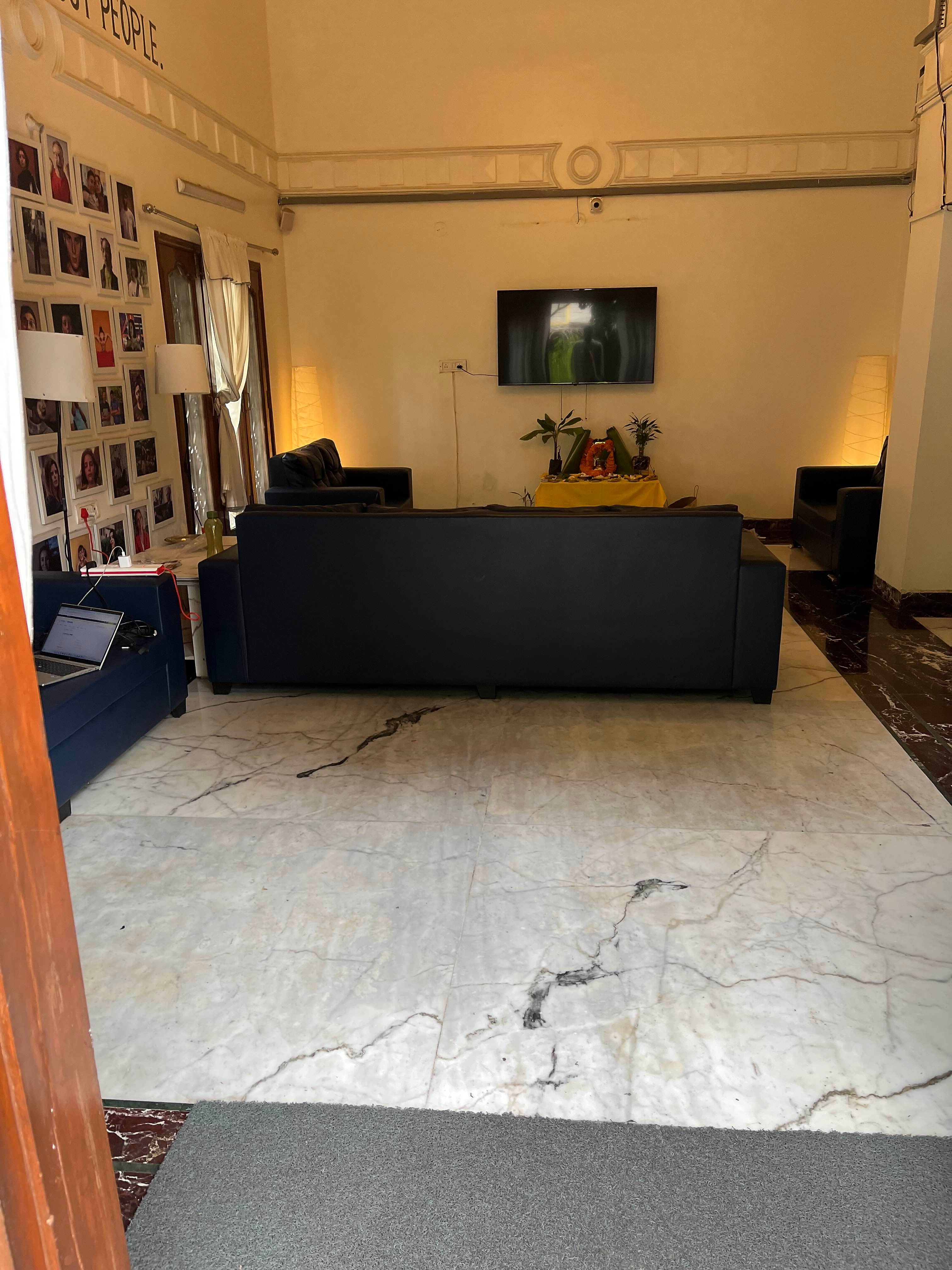 Bern Hostel by vibe village, Viman Nagar near airport 𝗕𝗢𝗢𝗞 Pune Hostel