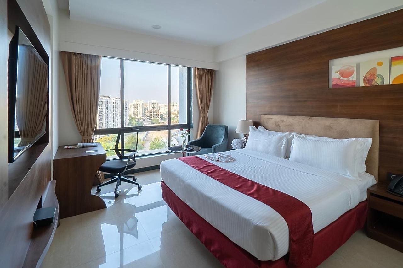 Hotel Tip Top International Pune 𝗕𝗢𝗢𝗞 Pune Hotel 𝘄𝗶𝘁𝗵 ₹𝟬 𝗣𝗔𝗬𝗠𝗘𝗡𝗧
