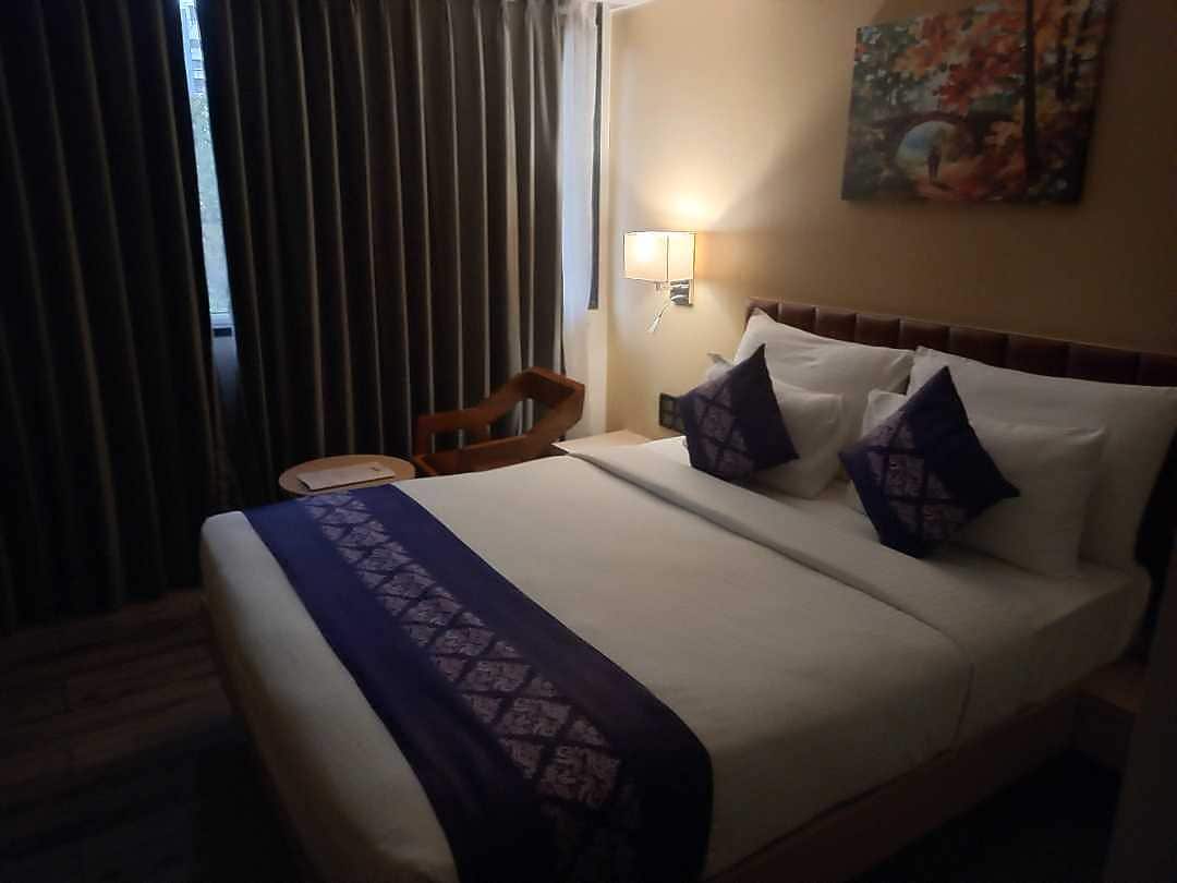 Purple Beds by VITS Dwarkesh 𝗕𝗢𝗢𝗞 Surat Hotel 𝘄𝗶𝘁𝗵 ₹𝟬 𝗣𝗔𝗬𝗠𝗘𝗡𝗧