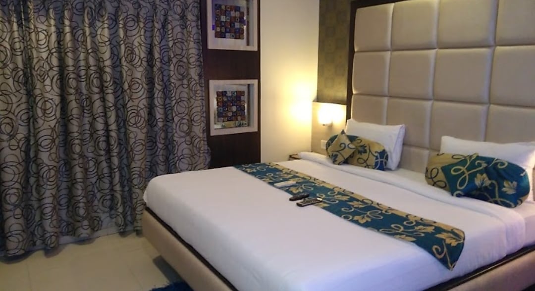 Hotel Red Wing Castle 𝗕𝗢𝗢𝗞 Panvel Hotel 𝘄𝗶𝘁𝗵 𝗙𝗥𝗘𝗘 𝗖𝗮𝗻𝗰𝗲𝗹𝗹𝗮𝘁𝗶𝗼𝗻