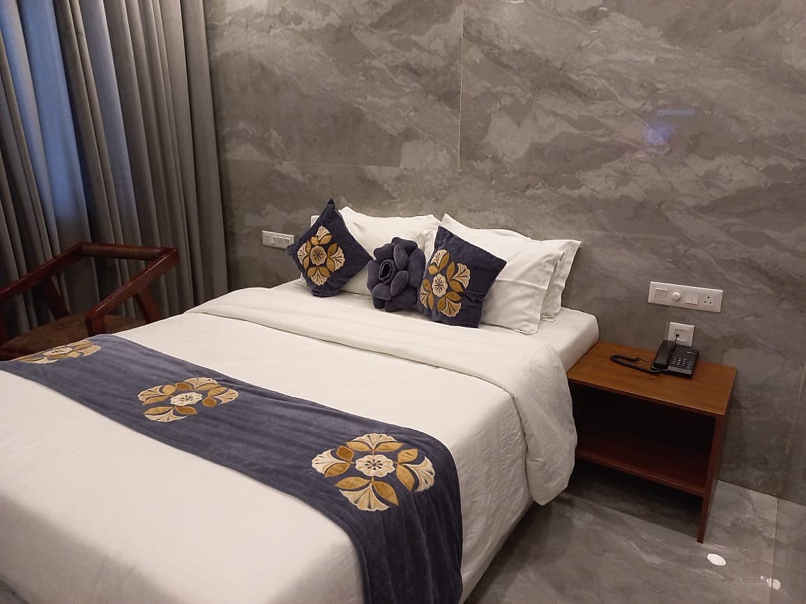 Hotel Sri Pranams Royal Grand 𝗕𝗢𝗢𝗞 Bhimavaram Hotel 𝘄𝗶𝘁𝗵 𝗙𝗥𝗘𝗘 𝗖𝗮𝗻𝗰𝗲𝗹𝗹𝗮𝘁𝗶𝗼𝗻