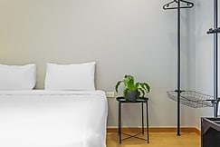 Boss Hotel, 