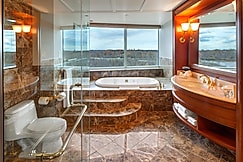 Hilton Lac-Leamy, Renfrew