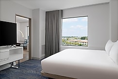 Hilton Santa Clara, Madera